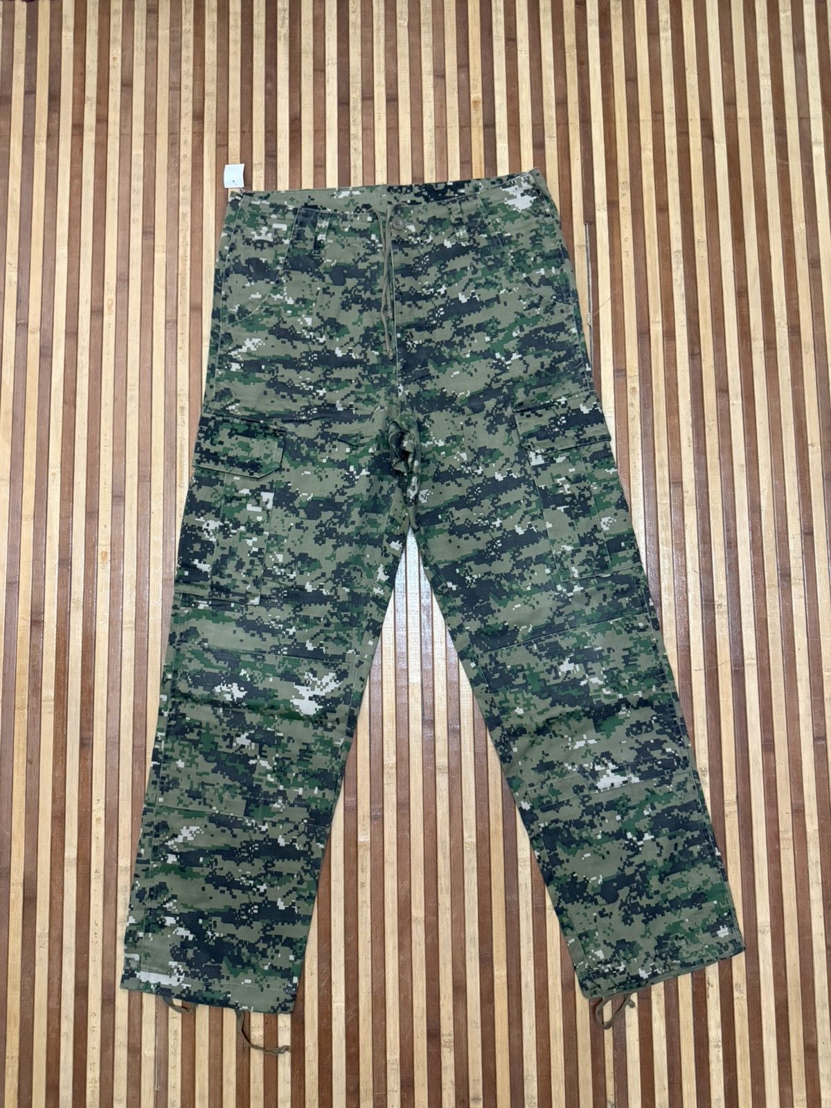 Japanese Brand Vintage Military Camouflage Vectors Cargo Pants Streetwear Size US 31 - 2 Thumbnail