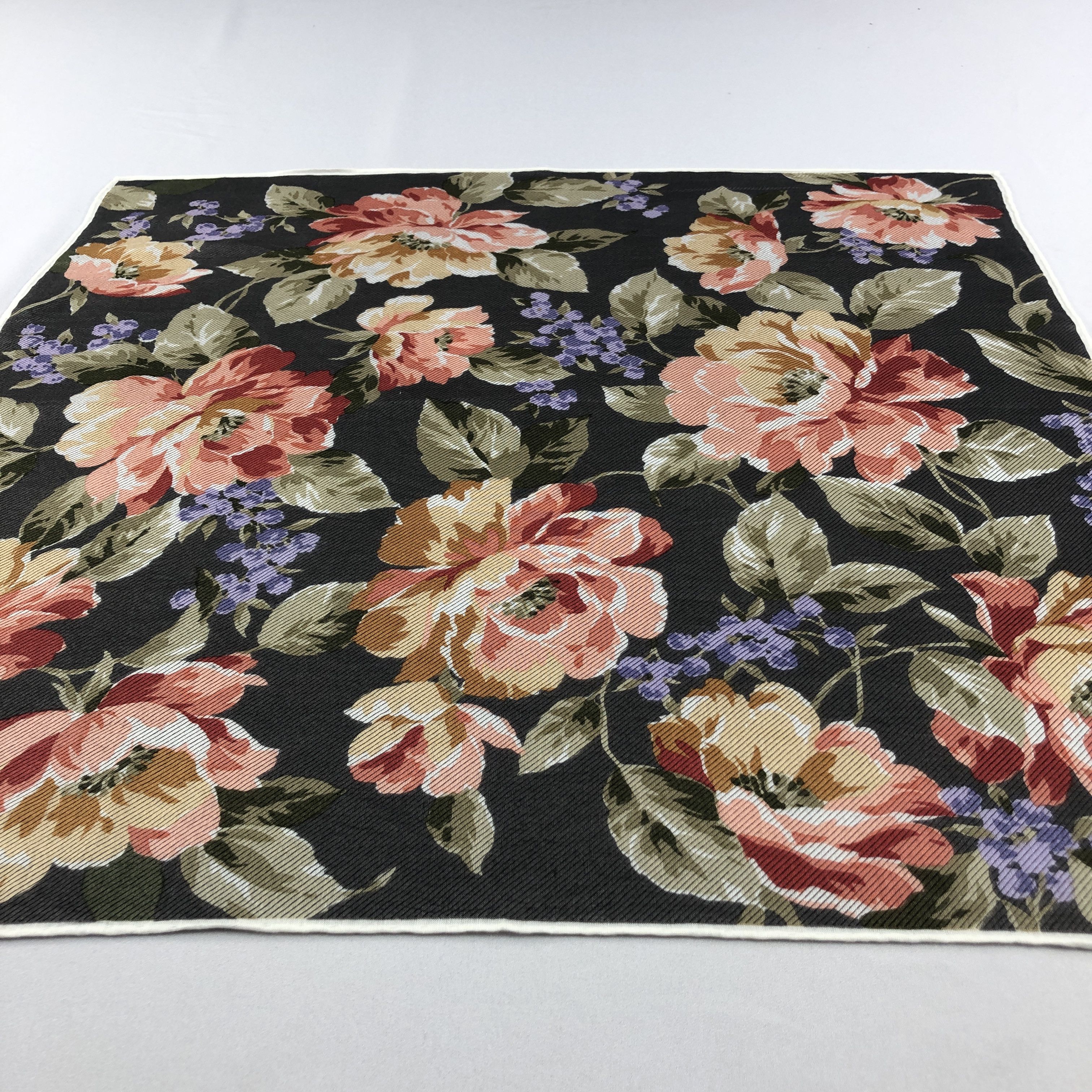 Yves Saint Laurent Yves Saint Laurent Handkerchief Neckerchief Bandana H2981 Size ONE SIZE - 4 Thumbnail
