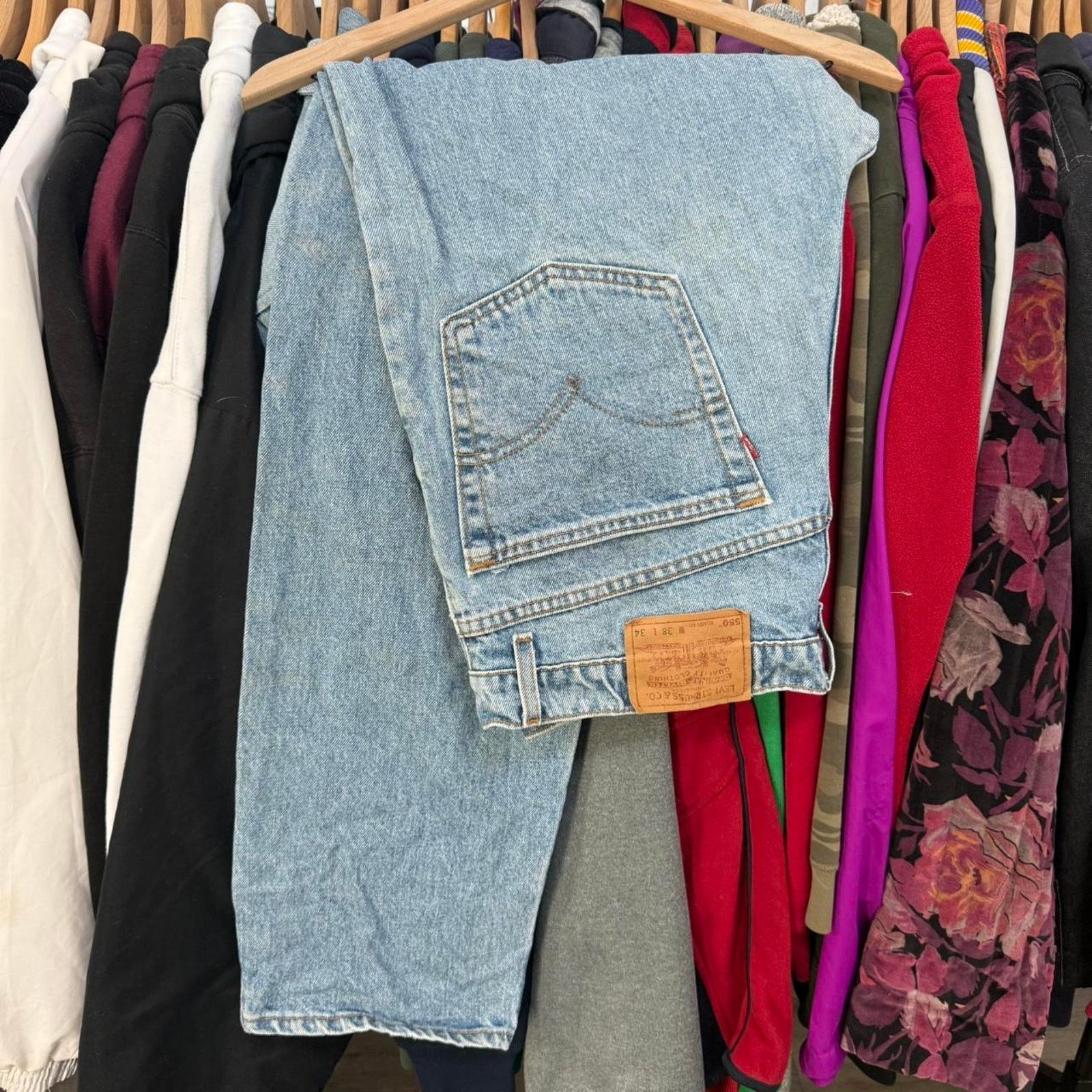 Levi's Vintage 1996 Levis 550 With Perfect Fade And Great Wear Size US 36 / EU 52 - 1 Thumbnail