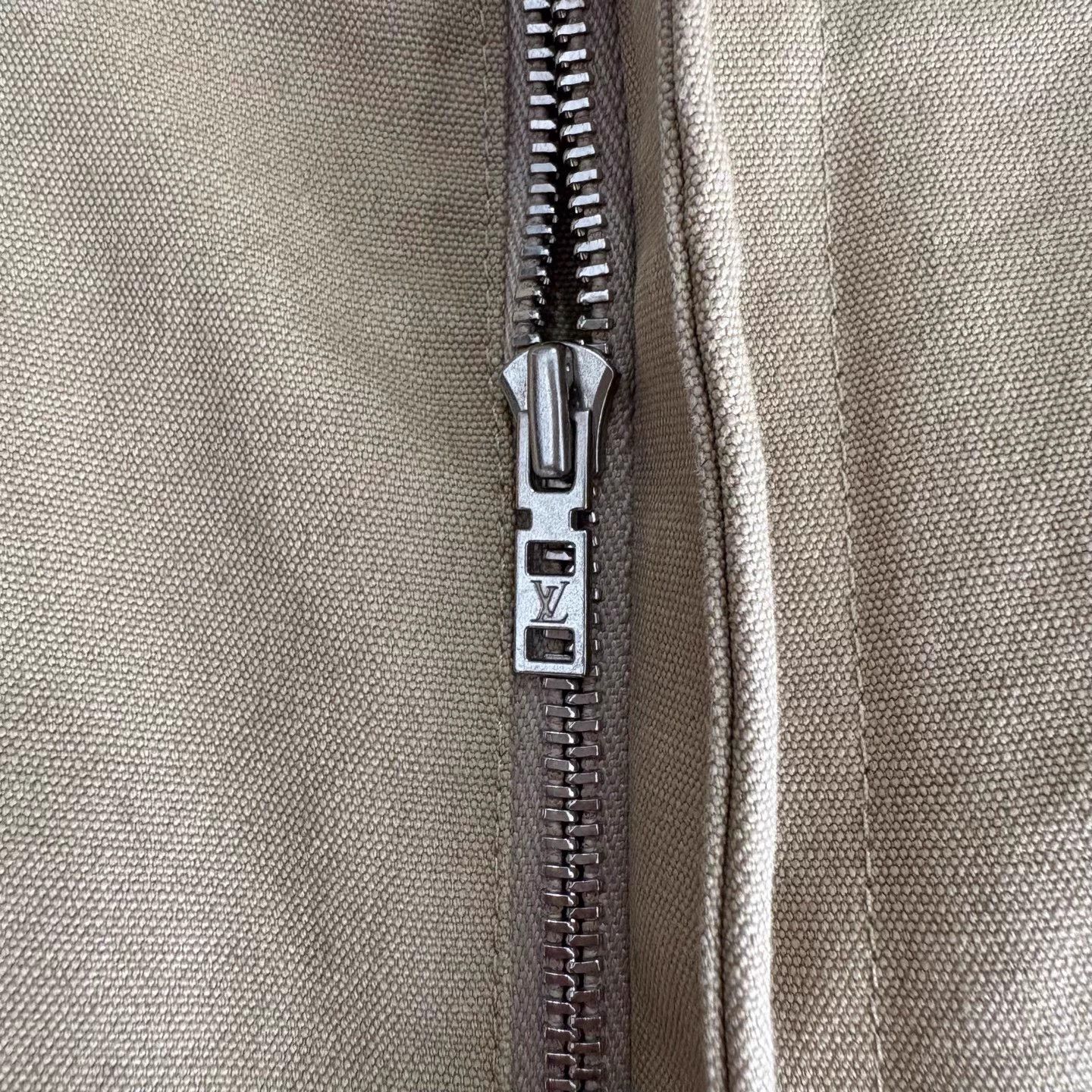 Louis Vuitton LOUIS VUITTON FW22 solid pin-embroidered logo pants Size US 38 / EU 54 - 6 Thumbnail
