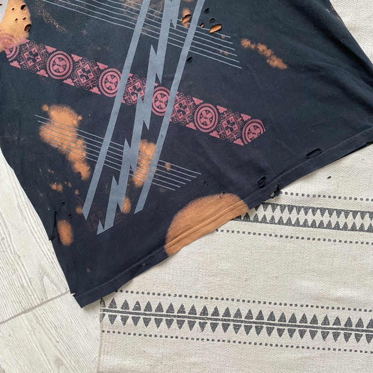 Quiksilver 🏄🏼‍♂️Trashed Vintage 90s Quiksilver Tee Y2K Skater t-shirt Size US M / EU 48-50 / 2 - 3 Thumbnail