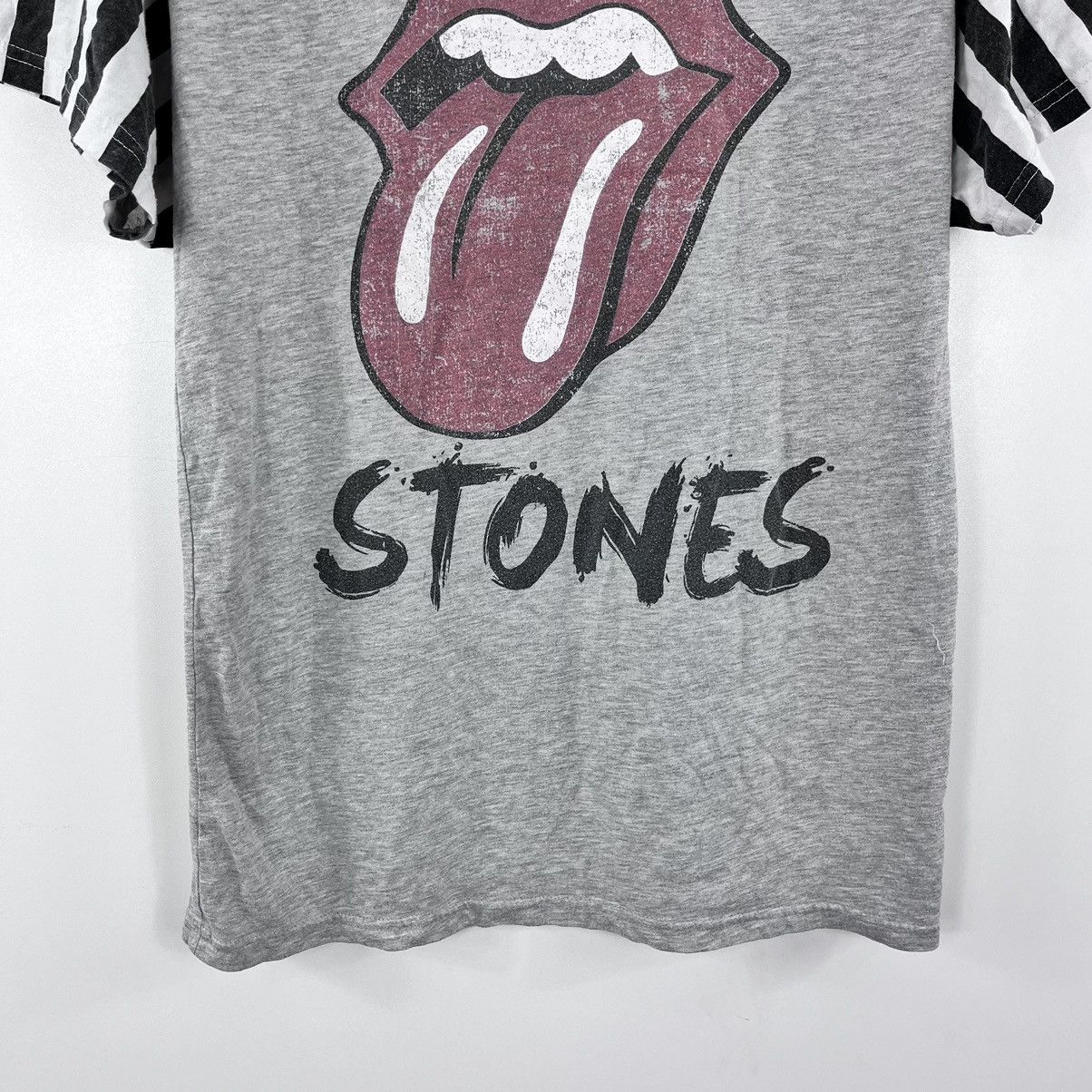 Band Tees The Rolling Stones T-Shirt 2014 Big Logo Stripes Sleeve Sz L Size US L / EU 52-54 / 3 - 5 Thumbnail