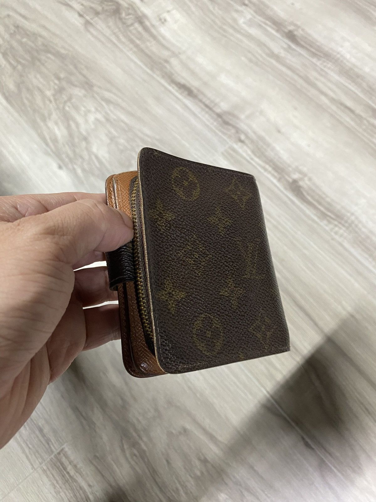 Louis Vuitton Louis Vuitton Brown Monogram Leather Wallet Preowned Y2K Size ONE SIZE - 11 Thumbnail