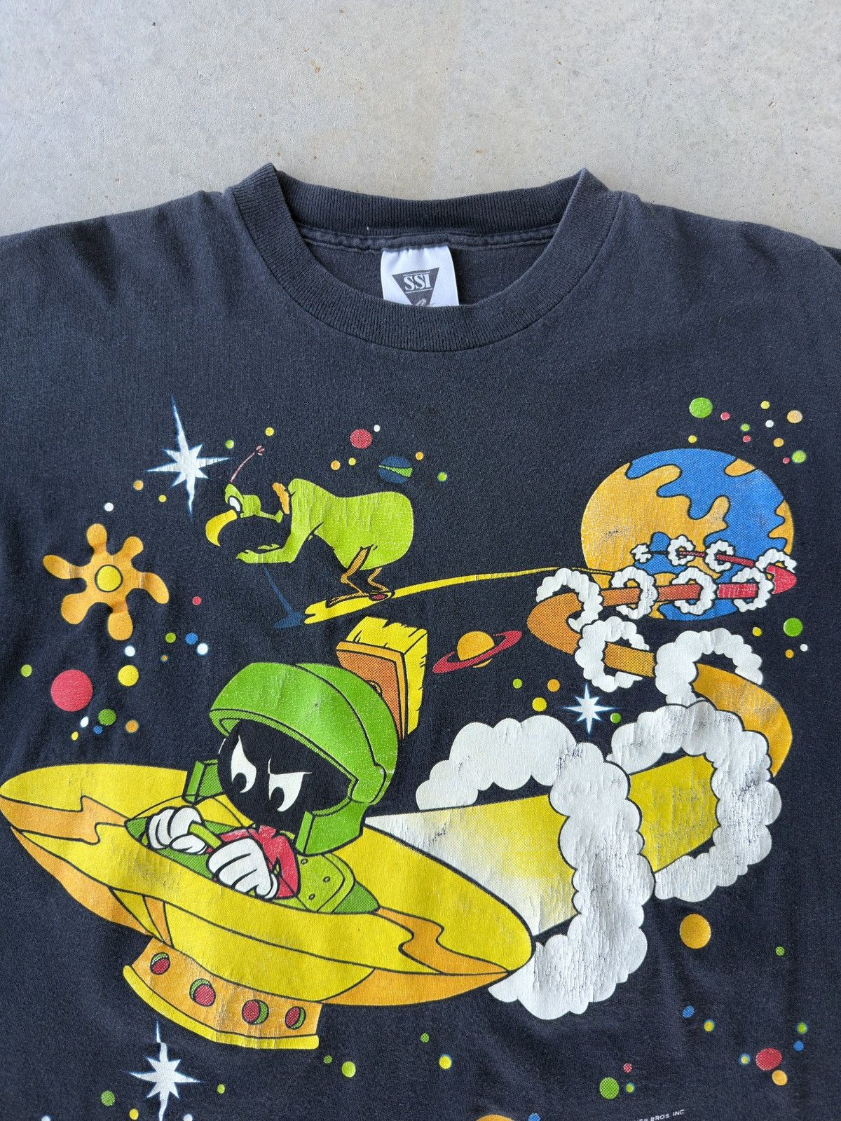 Vintage Vintage 1993 Marvin the Martian Spaceship Aop T Shirt Size US L / EU 52-54 / 3 - 3 Thumbnail