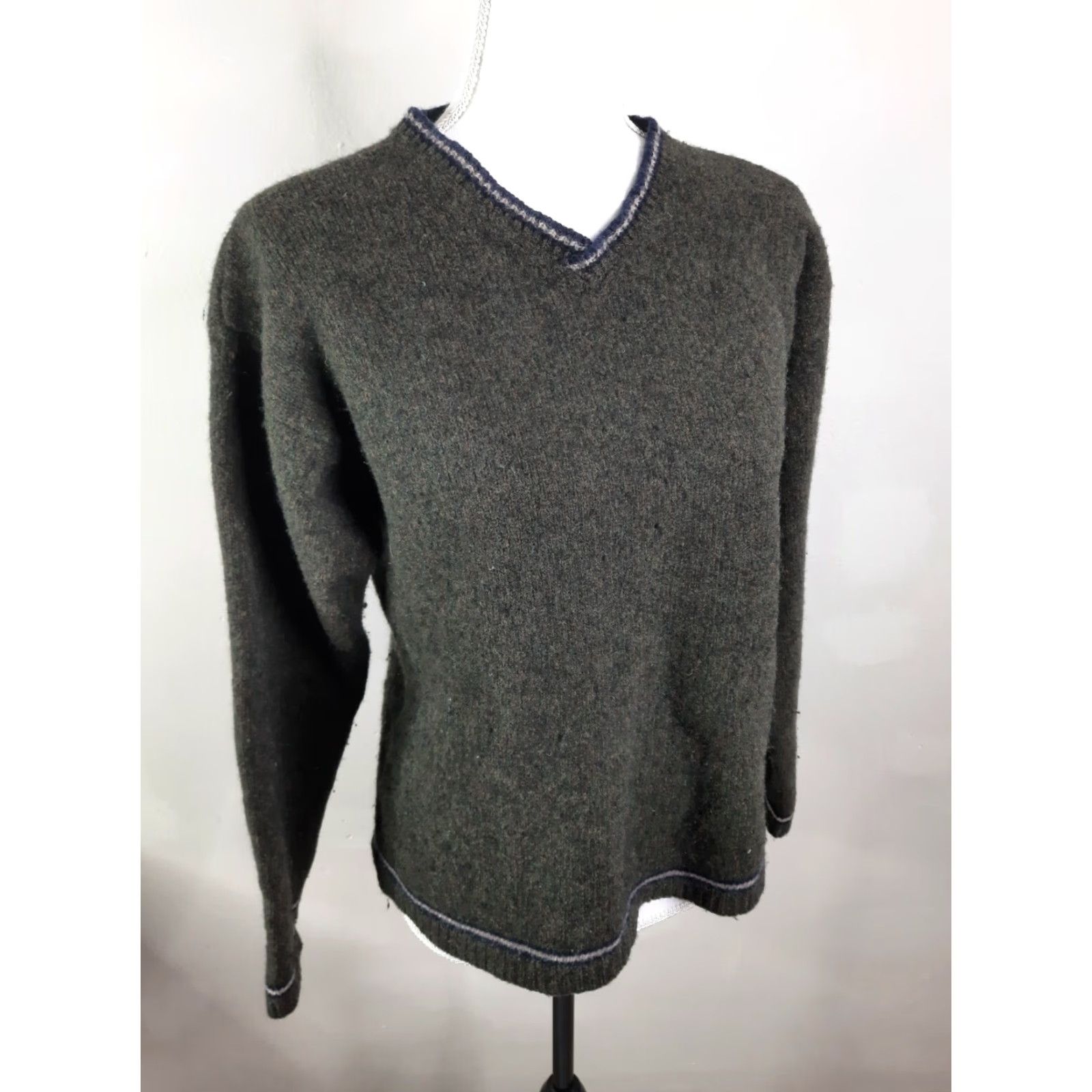 American Eagle Outfitters VINTAGE American Eagle Outfitters Wool Blend V-Neck Sweater Women Small S3C (Green) Wool Blend Logo Pullover Knit 90s Casual Mens? Size S / US 4 / IT 40 - 7 Thumbnail
