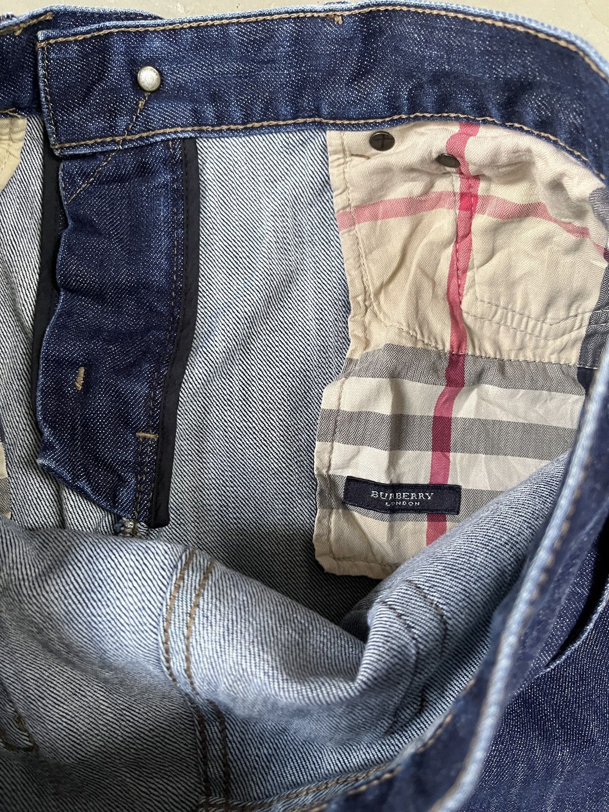 Burberry Burberry BRIT Non Selvedge Indigo Denim Straight Cut Jeans Size US 32 / EU 48 - 16 Thumbnail