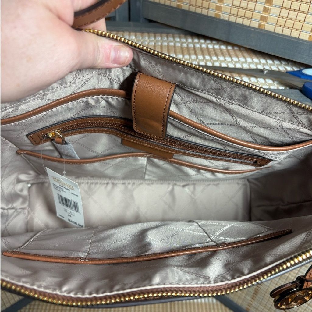 Michael Kors Michael Kors Voyager Large Saffiano Leather Tote Size ONE SIZE - 8 Thumbnail