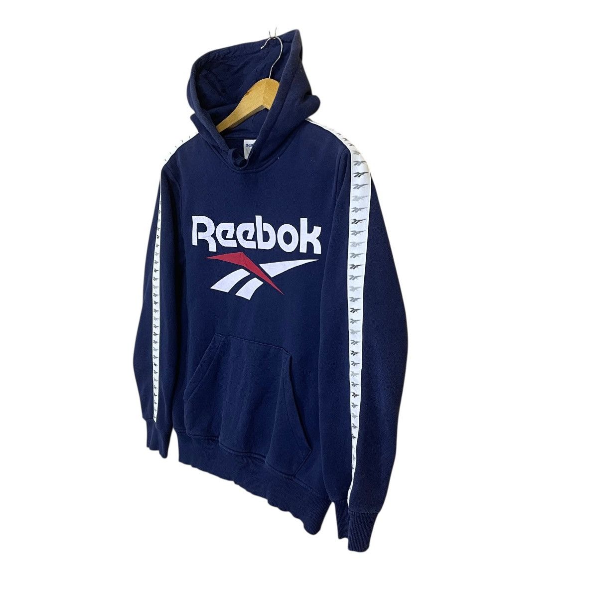 Reebok Reebok Big Logo Embroidered Puulover Hoodie Size S Size US M / EU 48-50 / 2 - 3 Thumbnail