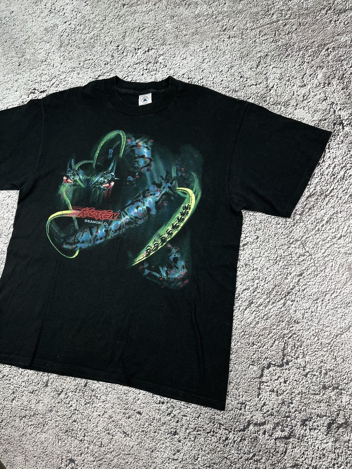 Band Tees Vintage Y2K Kraken horror big logo t shirt streetwear size L Size US L / EU 52-54 / 3 - 3 Thumbnail