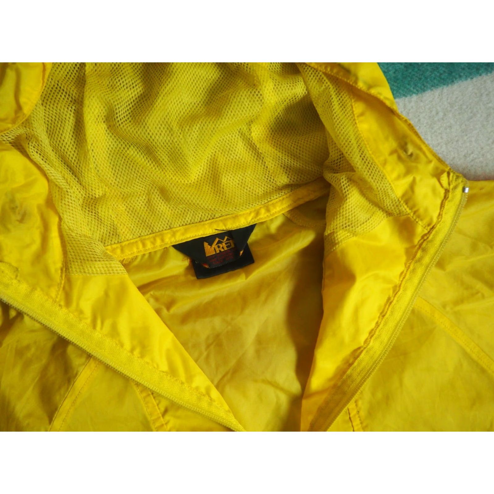 Vintage VINTAGE REI Jacket Outdoor Windbreaker 90s XS Mens Yellow Full Zip Nylon 90s Wind Shell Size US XS / EU 42 / 0 - 5 Thumbnail
