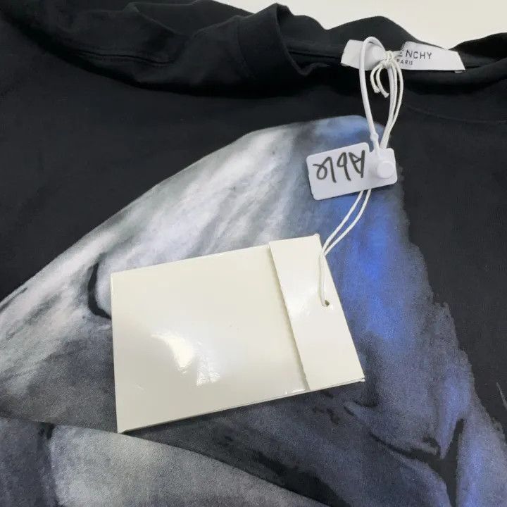 Givenchy Givenchy Givenchy Shark Print TShirt for Men and Women -25 Size US S / EU 44-46 / 1 - 5 Thumbnail