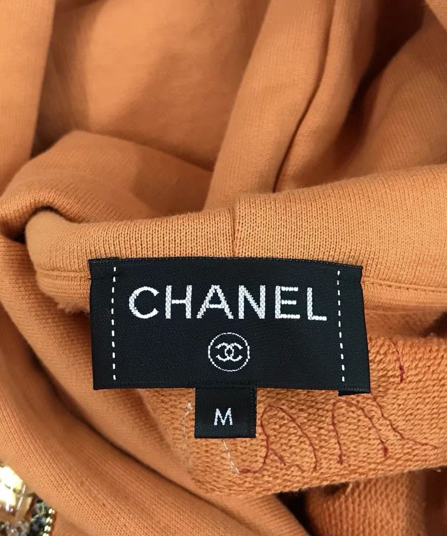 Chanel Chanel x Pharrell Williams M Embroidered Orange Logo Hoodie Size US M / EU 48-50 / 2 - 9 Thumbnail