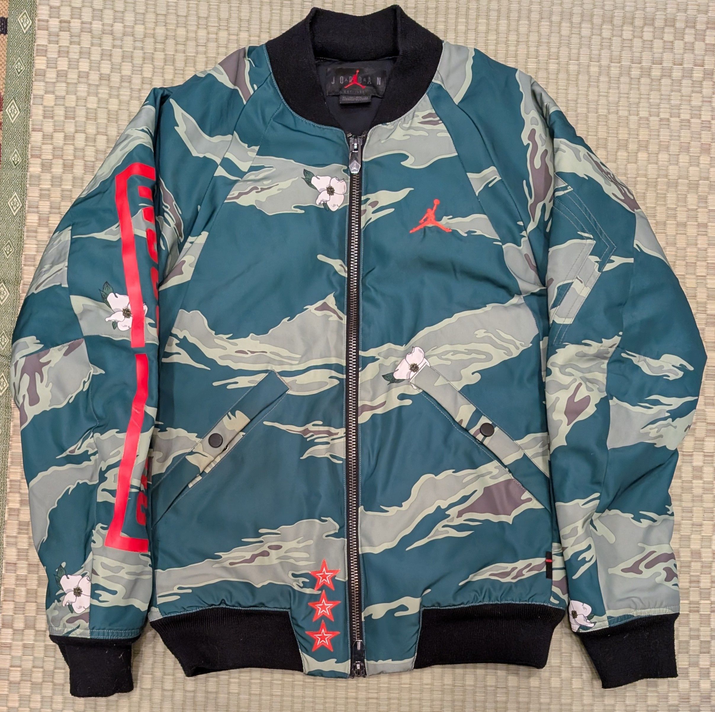 Nike Nike Air Jordan City of Flight Bomber Jacket Camo AT9005 010 Size US XS / EU 42 / 0 - 1 Thumbnail