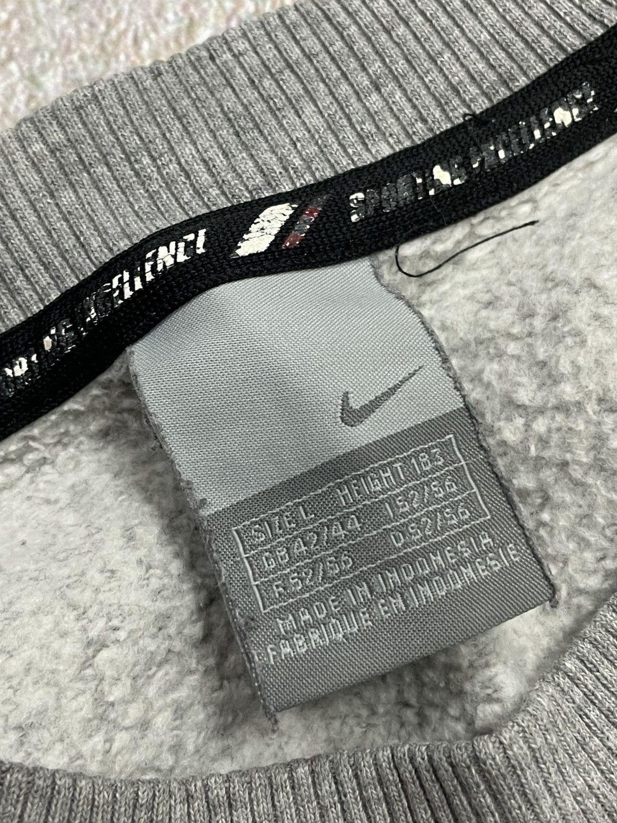 Nike Vintage Nike Center Logo Crew Neck Sweatshirt Size US L / EU 52-54 / 3 - 5 Thumbnail