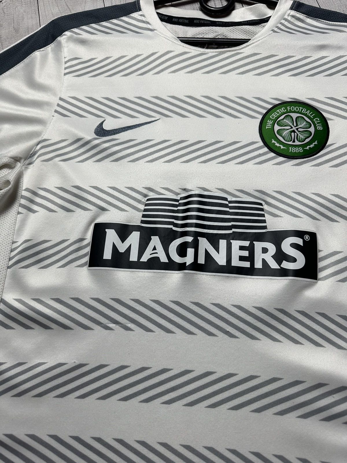 Nike × Vintage Vintage Nike Celtic soccer jersey size M logo Size US M / EU 48-50 / 2 - 5 Thumbnail