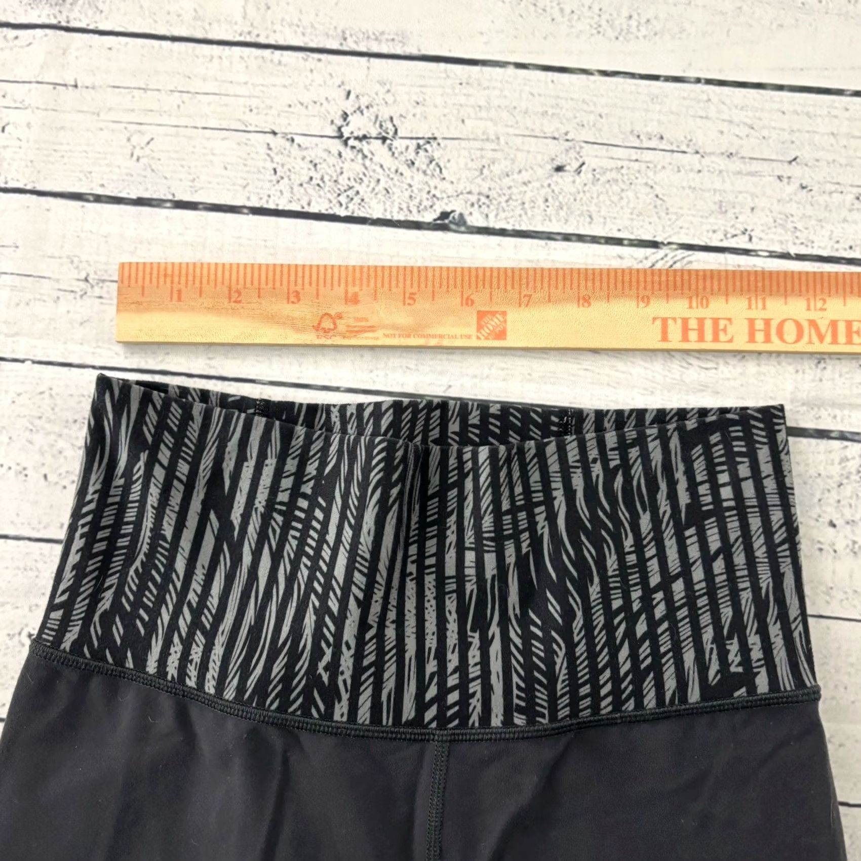 Lululemon Lululemon High Waisted Flare Leg Athletic Yoga Pants Women's 4 Regular Gray Regular Wide-Leg Yoga Pants Womens Gray 4 Athleisure Nike? Size 27" / US 4 / IT 40 - 3 Thumbnail