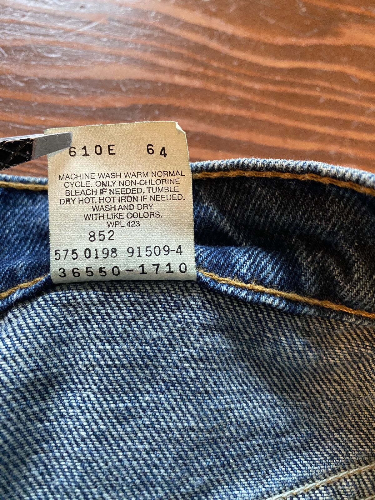 Levi's Vintage 1998 Levi’s 550 Relaxed White Tab Dark Denim Shorts Size US 32 / EU 48 - 15 Thumbnail