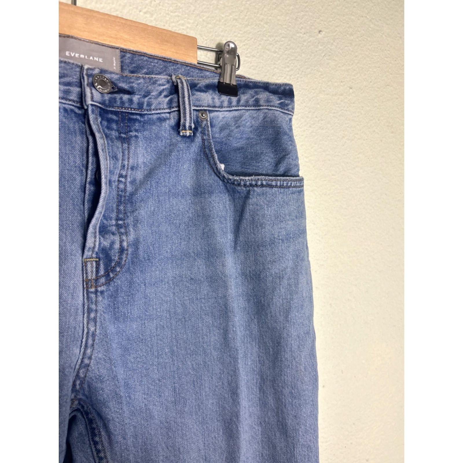 Everlane Everlane Jeans OS Boyfriend Relaxed Button Fly Denim Light Wash Womens Size 31R Jeans Blues 27in 34in Waist Regular 31 Blue Womens Size 24" / US 00 / IT 34 - 5 Thumbnail
