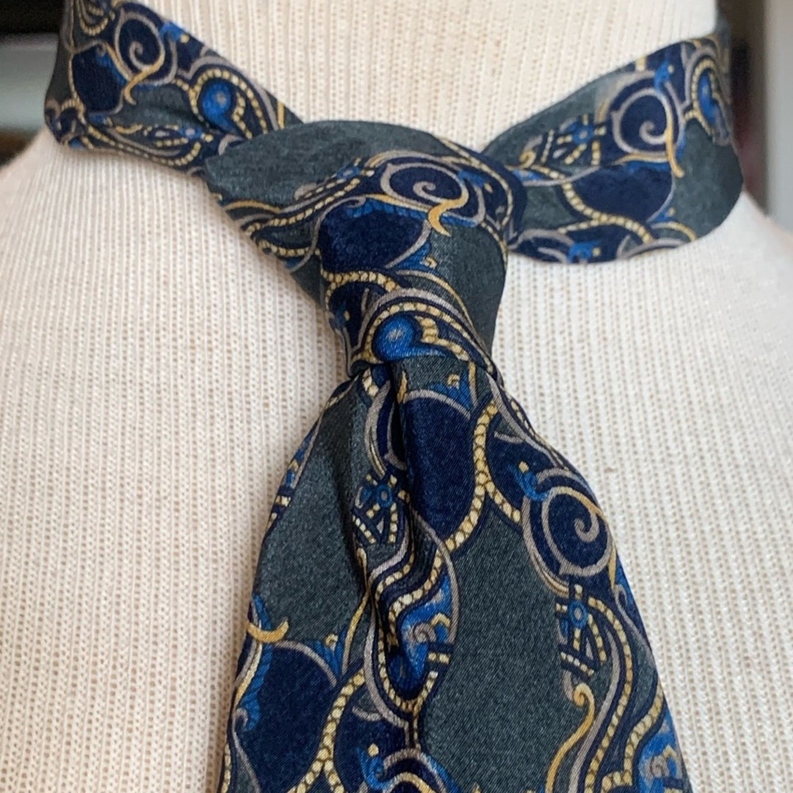 Vintage MMA Metropolitan Museum of Art textile print 100% silk tie Size ONE SIZE - 1 Thumbnail