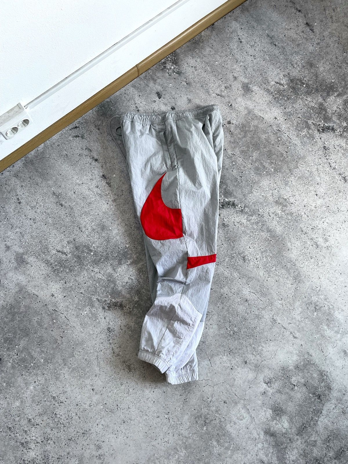 Nike × Vintage Nike Sportswear Big Swoosh Nylon Lined Pants Smoke Grey/Red Size US 32 / EU 48 - 4 Thumbnail