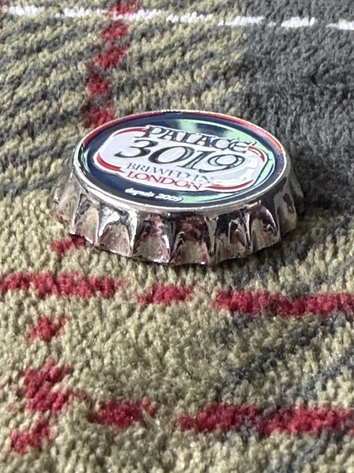 Palace Palace Bottle Cap Pin Size ONE SIZE - 2 Thumbnail