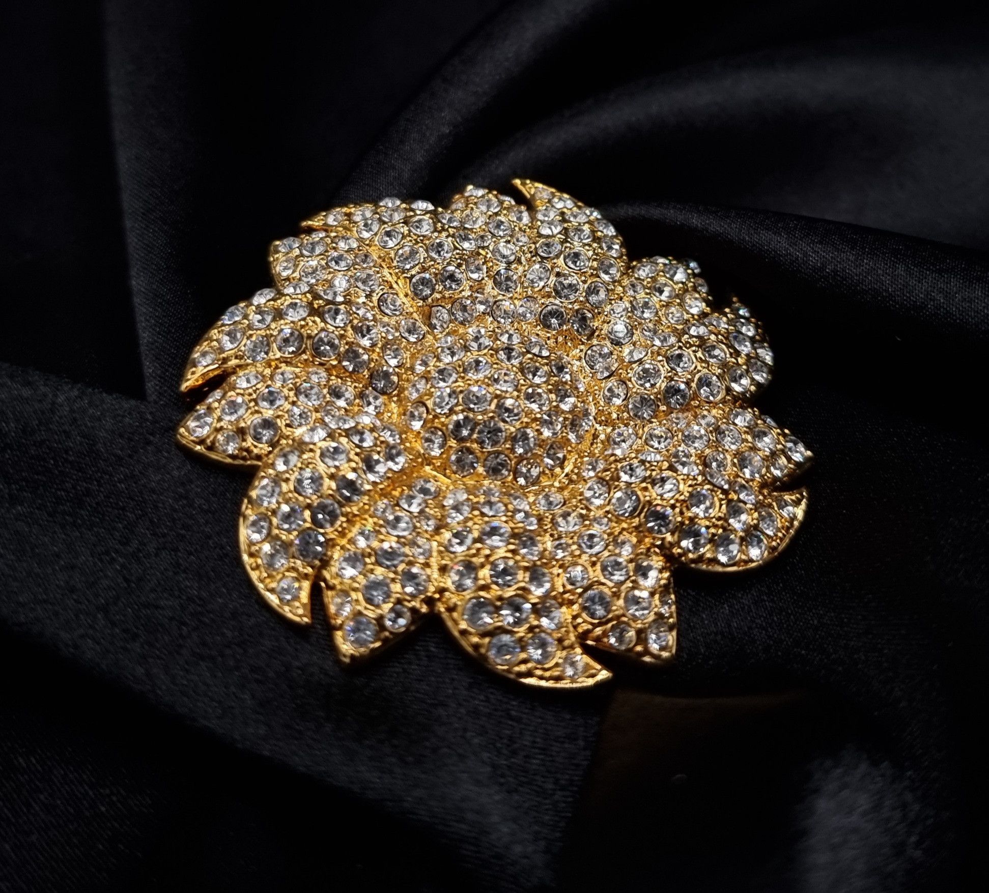 Vintage Vintage JBK Signed Gold-Tone Crystal Flower Floral Brooch Size ONE SIZE - 2 Thumbnail