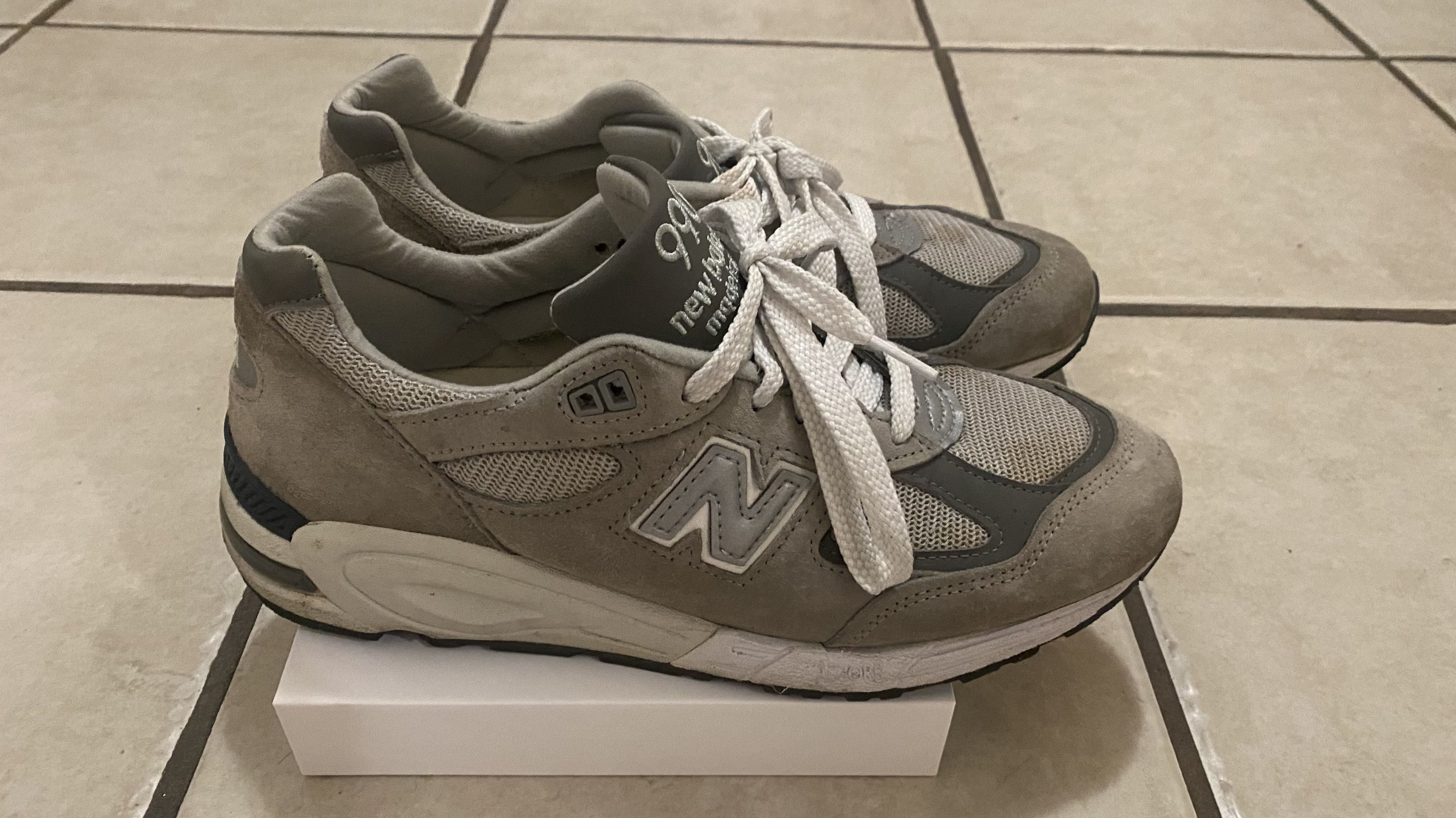 New Balance 990v2 Size US 8 / EU 41 - 2 Thumbnail