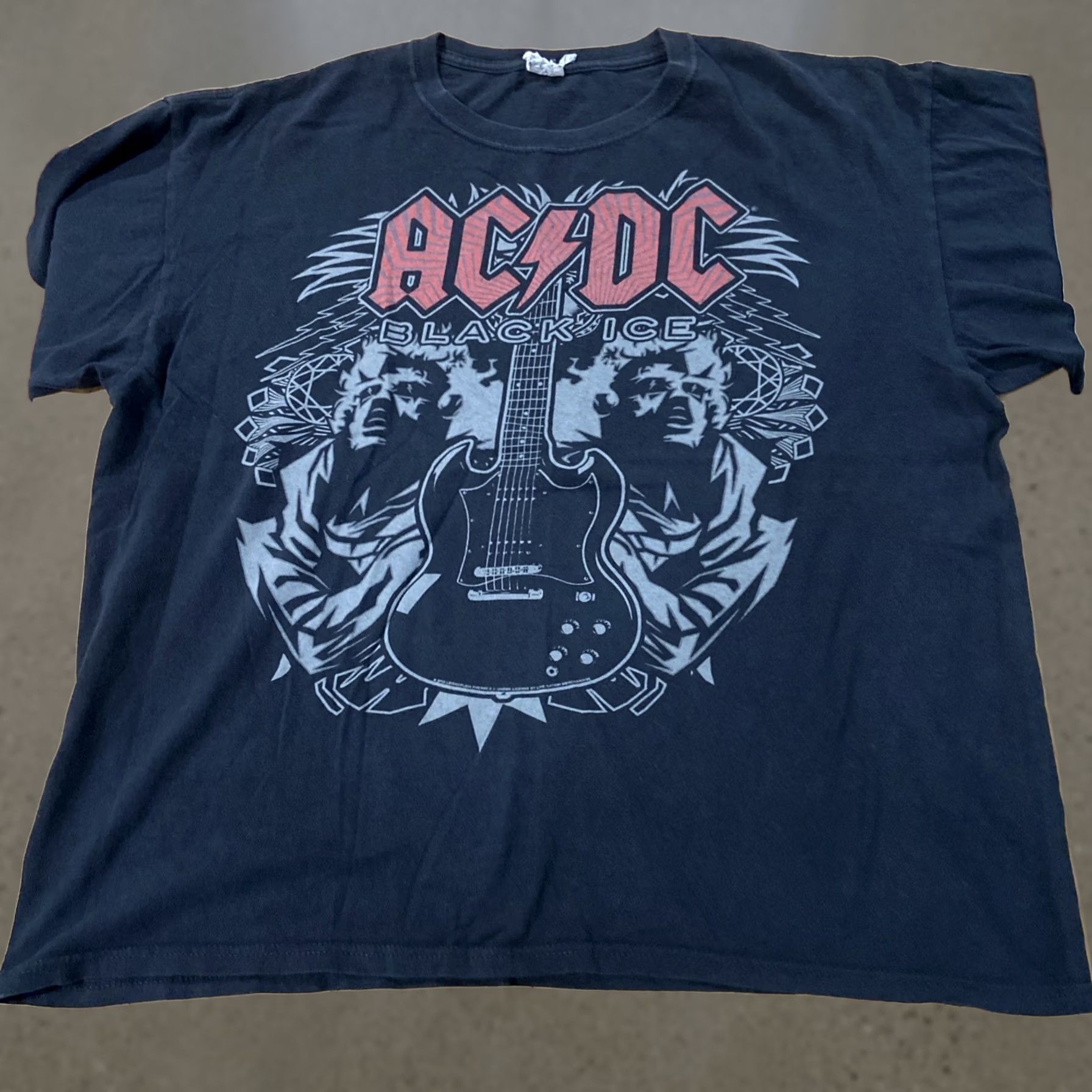 Vintage VINTAGE ACDC Black Ice Tour Rock Band Tee T Shirt XL Black Mens Band Music Rock 80s 90s 2000s Size US XL / EU 56 / 4 - 1 Thumbnail