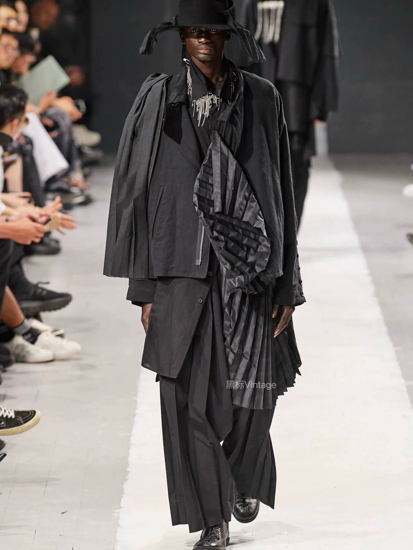 Yohji Yamamoto Yohji Yamamoto 24ss Pleated Distressed Asym Shirt Men Size US L / EU 52-54 / 3 - 2 Thumbnail