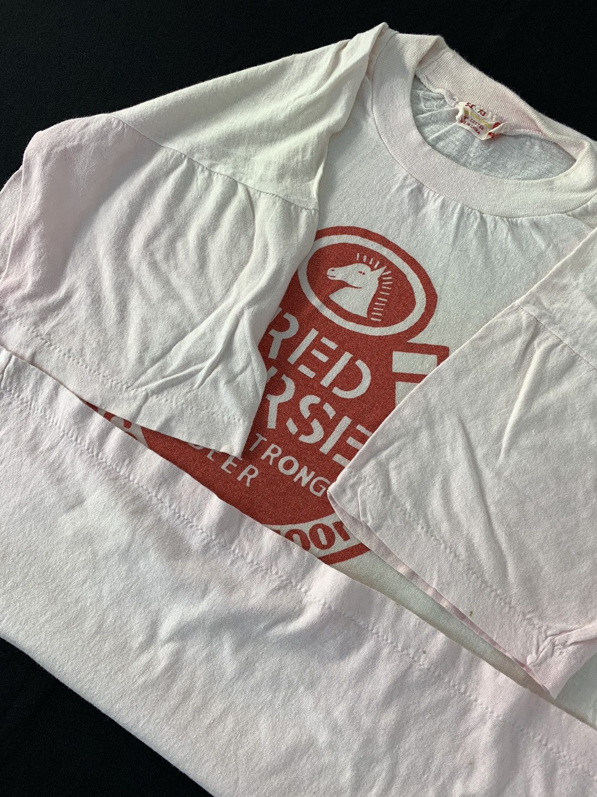 Japanese Brand 90s Red Horse Extra Strong Beer Name Logo Horshoes Tee Size US M / EU 48-50 / 2 - 5 Thumbnail