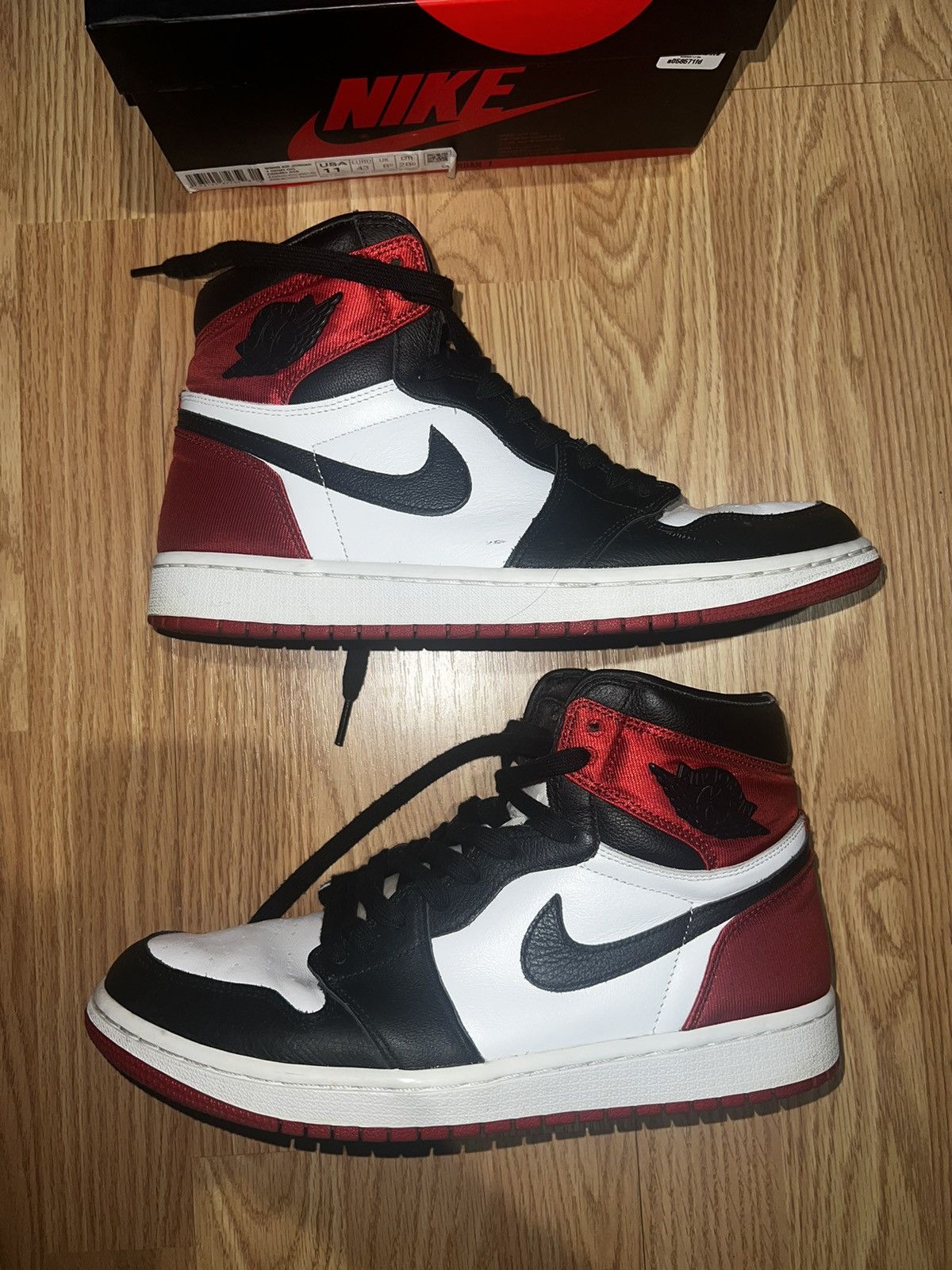 Nike NIKE BLACK TOE JORDAN 1 Mens 9 Size US 9 / EU 42 - 1 Thumbnail