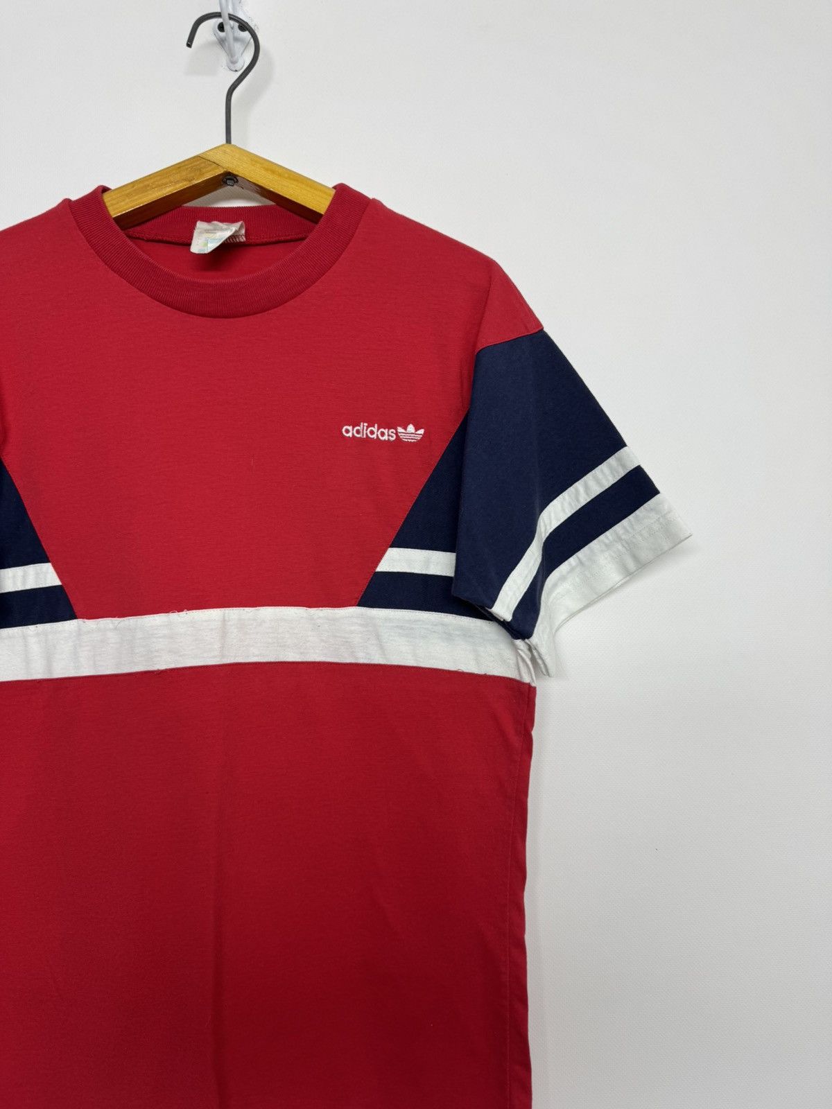 Adidas Vintage Adidas Logo T-Shirt 90’s Size US S / EU 44-46 / 1 - 1 Thumbnail