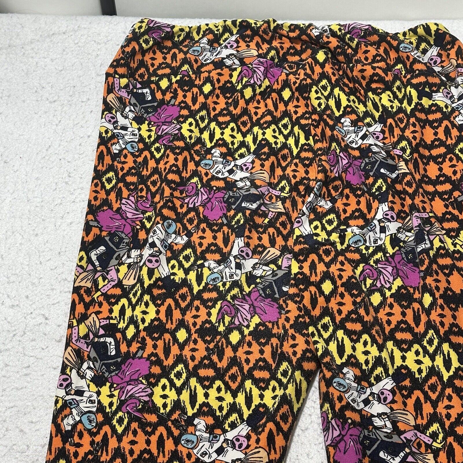 Other LuLaRoe TC2 18-26 Halloween Trick or Treat Pattern Leggings Size 42" / US 20 - 11 Thumbnail