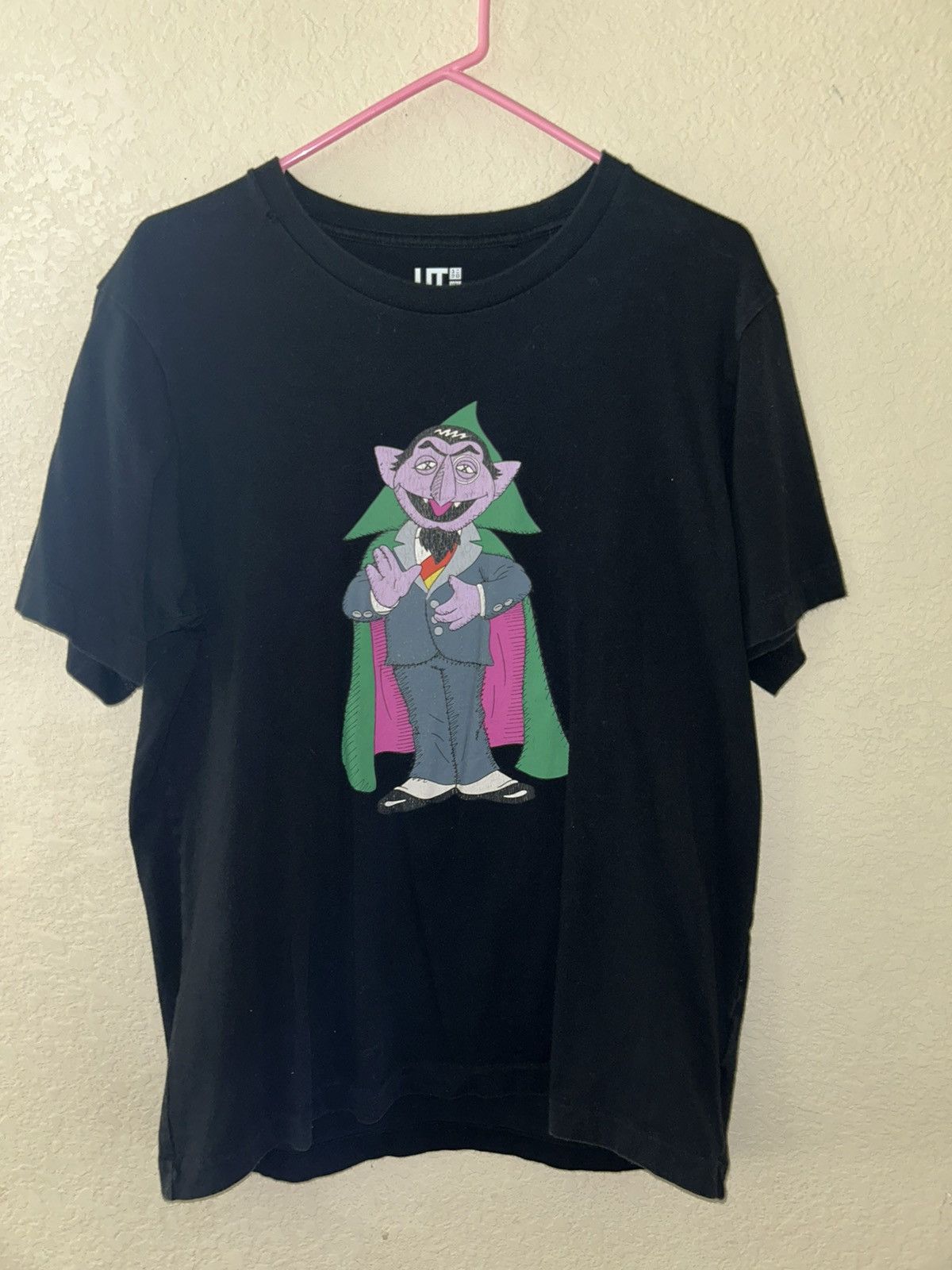 Kaws × Uniqlo Kaws Uniqlo Sesame Street Count Dracula shirt Size US M / EU 48-50 / 2 - 1 Thumbnail