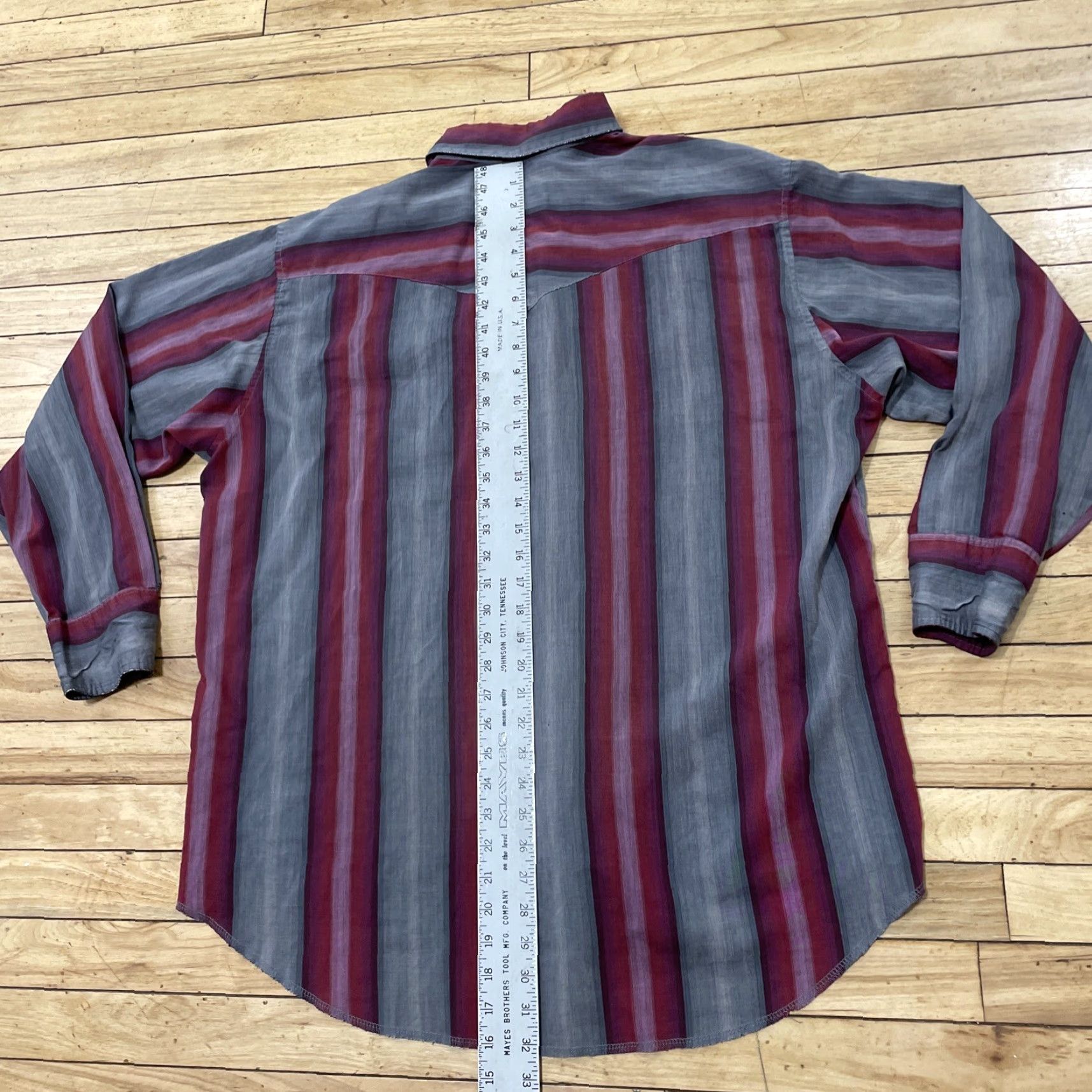 Wrangler VINTAGE Wrangler Western Pearl Snap Shirt Men XL Red Geometric Long Sleeve Distress Cowboy Grunge Workwear 60s 70s 80s Size US XL / EU 56 / 4 - 5 Thumbnail
