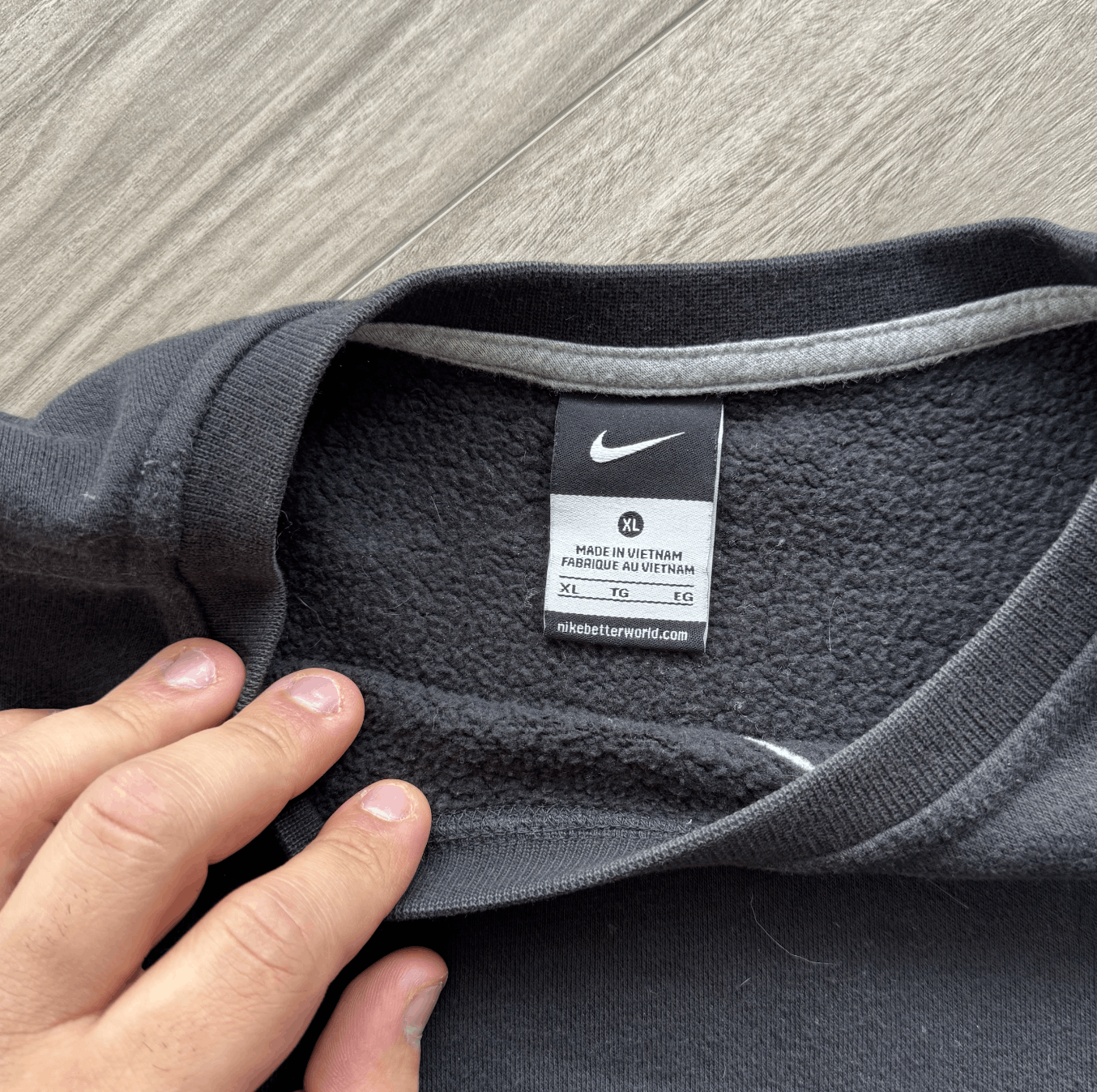 Nike × Vintage Vintage Nike Centre Solo Swoosh Crewneck Black Size US XL / EU 56 / 4 - 3 Thumbnail