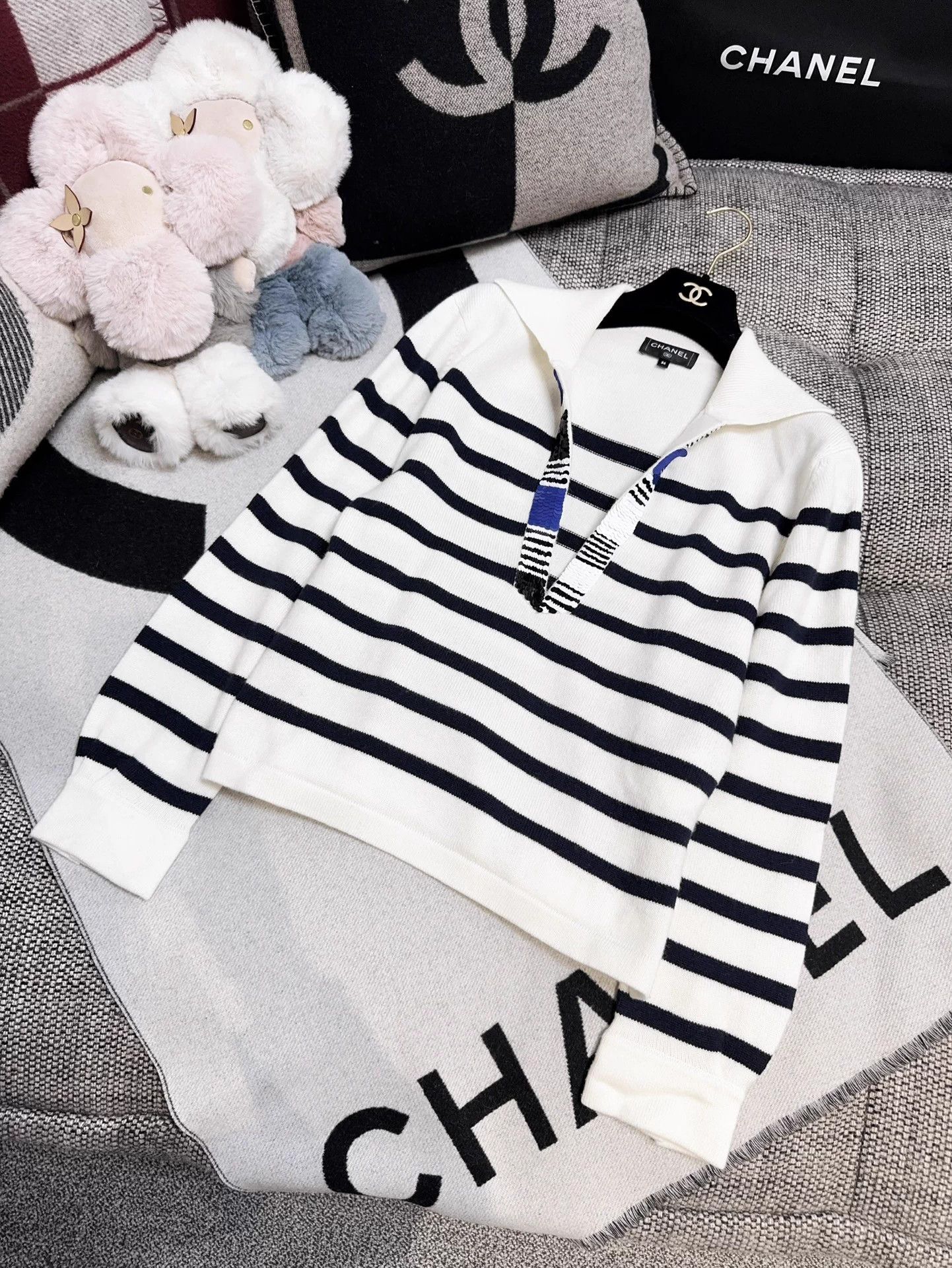 Chanel Chanel 24S Navy-Stripe Sequin Embroidered Cashmere Sweater Size XS / US 0-2 / IT 36-38 - 3 Thumbnail