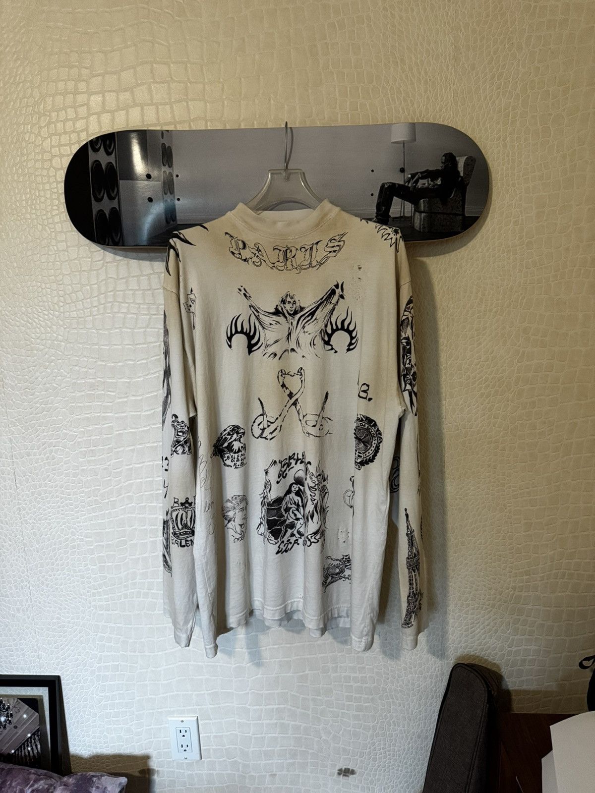 Balenciaga Balenciaga tattoo long sleeve t shirt Size US S / EU 44-46 / 1 - 1 Thumbnail