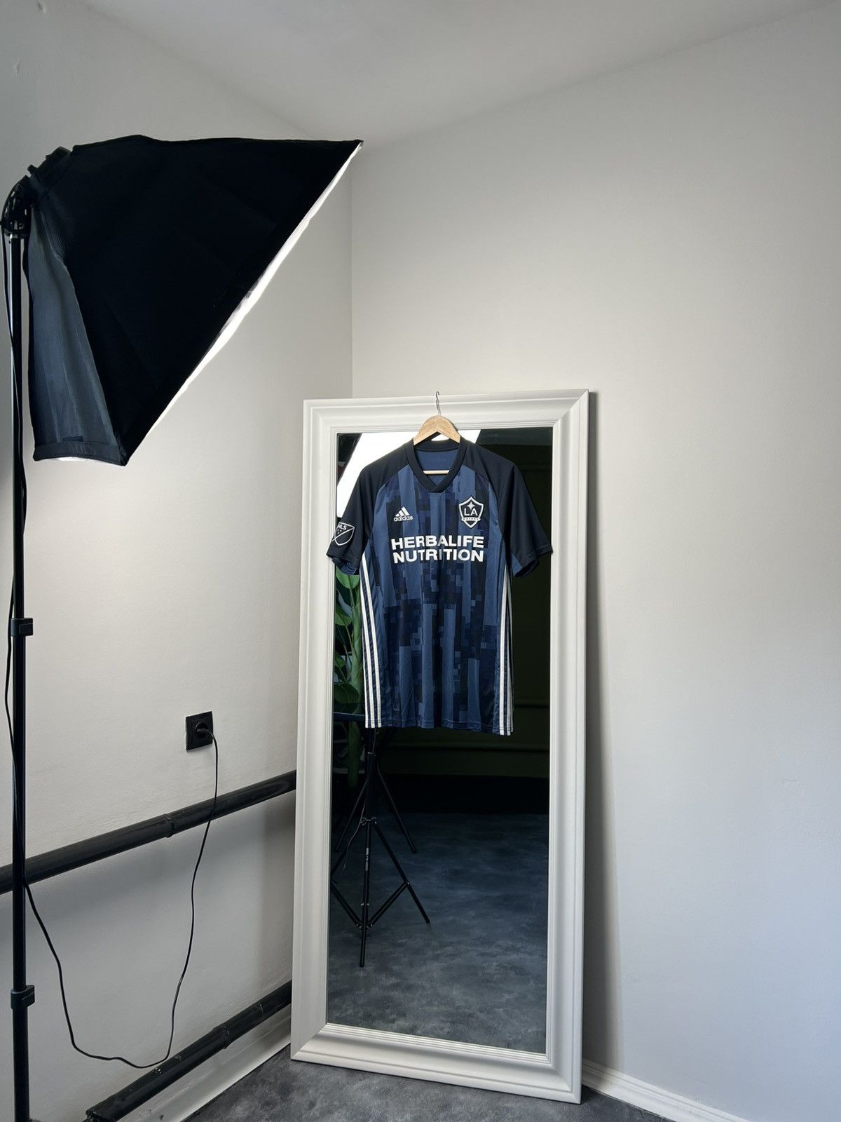 Adidas Adidas LA Galaxy M 2018 Away Shirt Herbalife Sponsor MLS Size US M / EU 48-50 / 2 - 4 Thumbnail