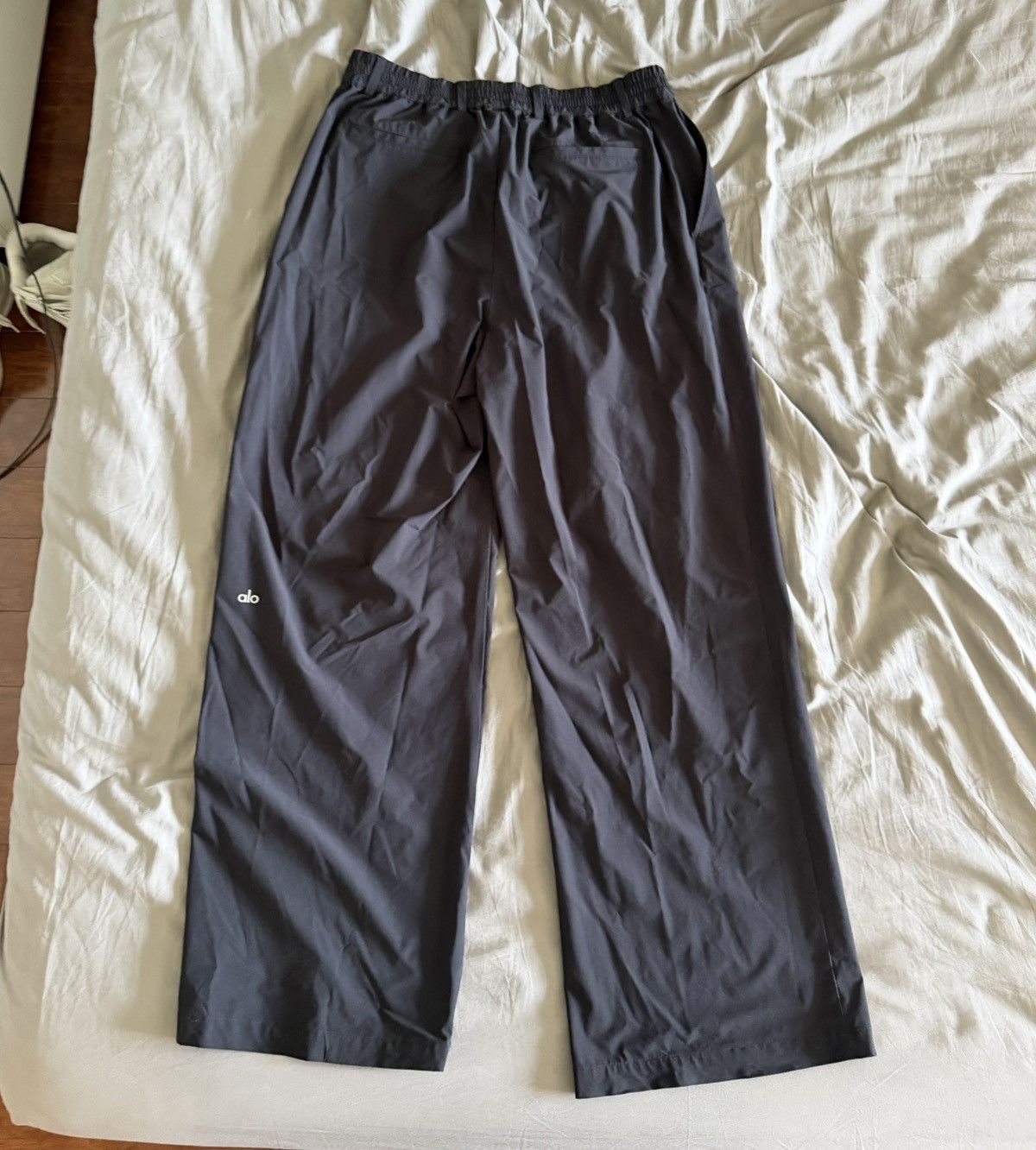 Alo Yoga alo trackpants wide leg Size 29" - 2 Thumbnail