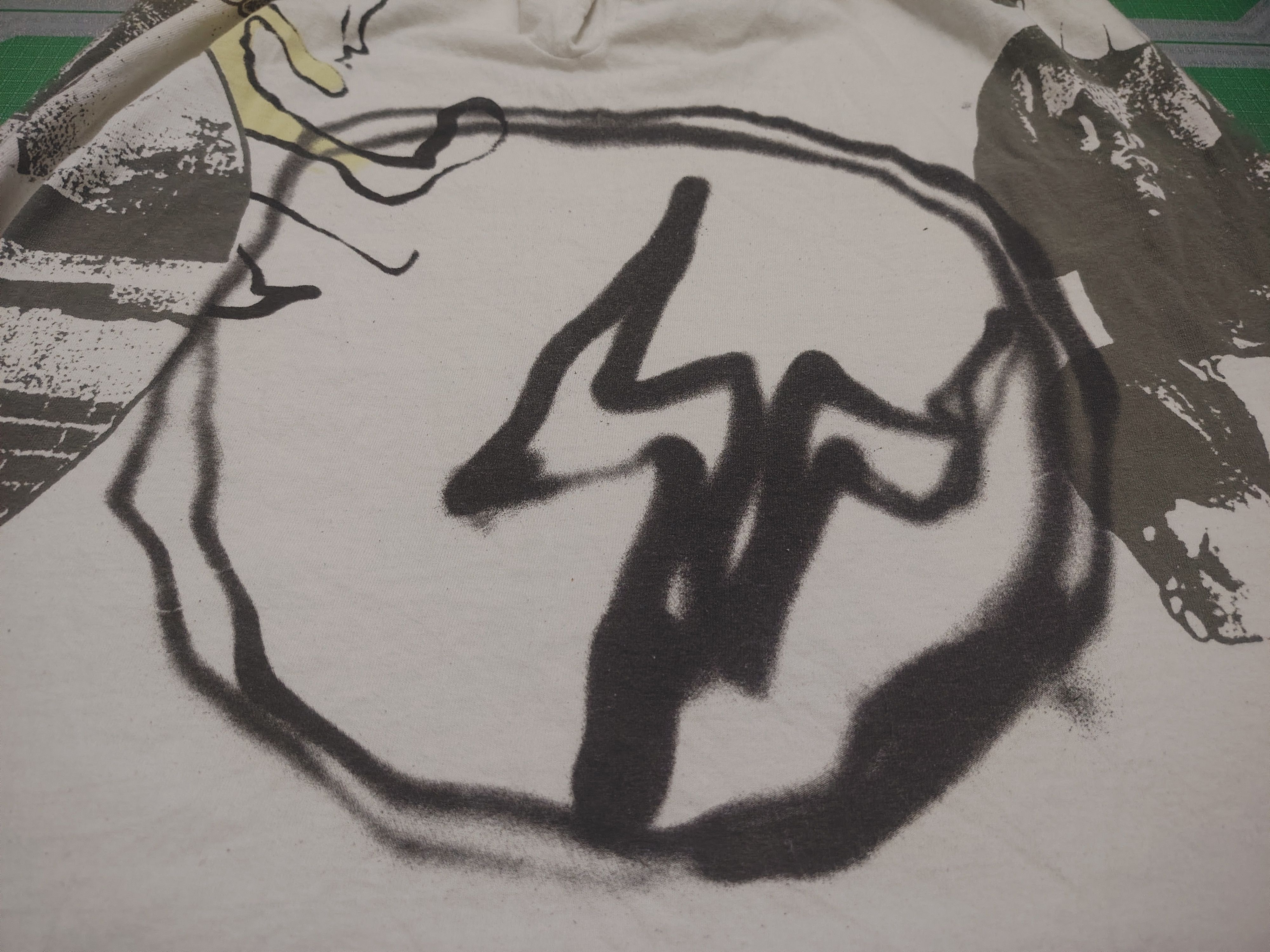 Fragment Design × Kaws × Travis Scott Rare!!! Travis Scott X Kaws X Fragment Design tee Size US L / EU 52-54 / 3 - 7 Thumbnail