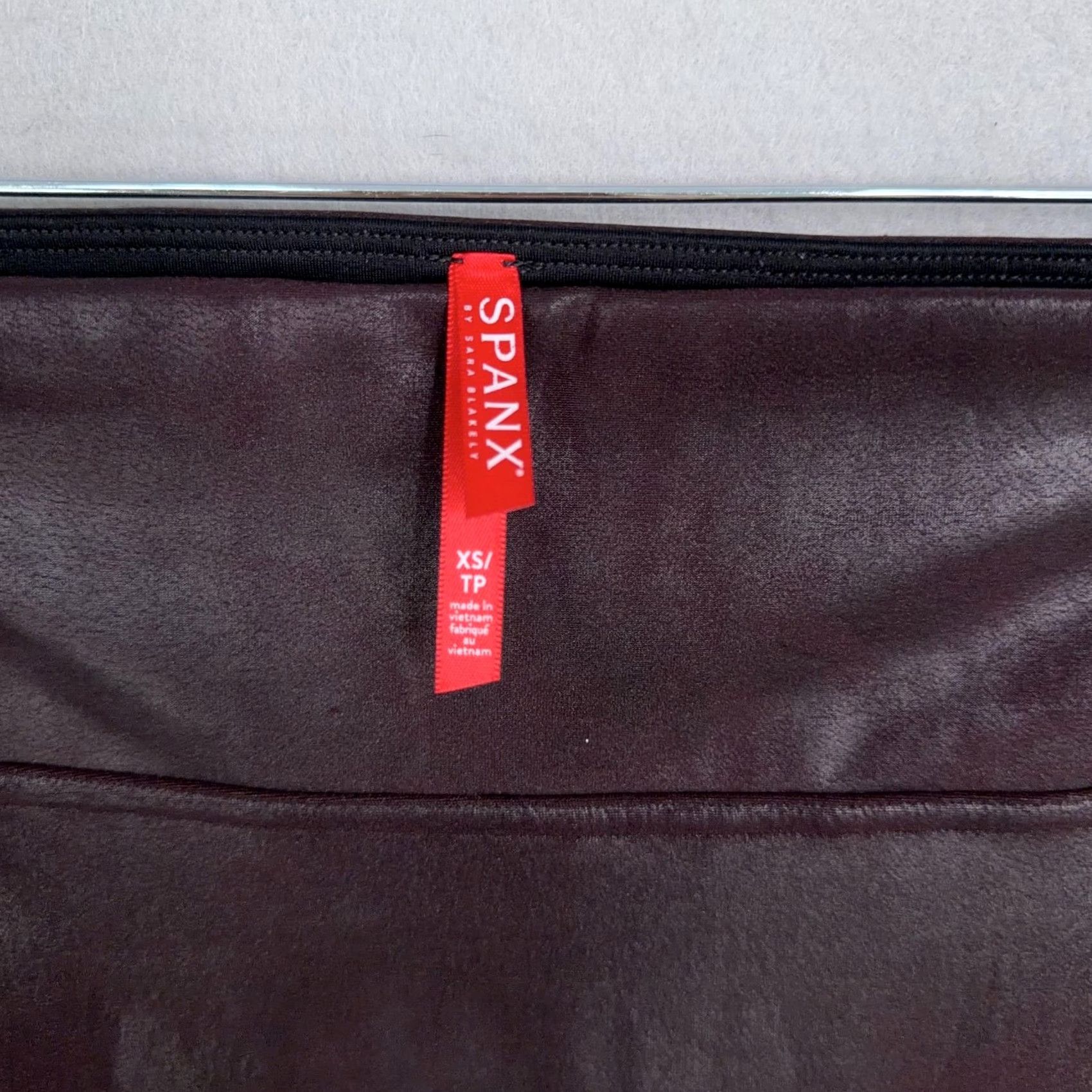 Spanx Spanx Leggings Womens XS Faux Leather Red Shaping Ankle Pants Slimming Edgy Size 26" / US 2 / IT 38 - 4 Thumbnail