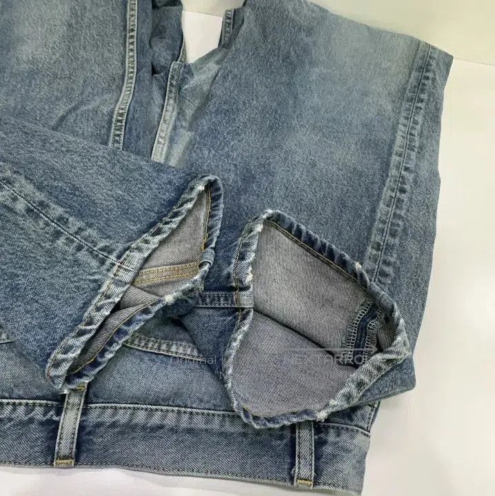 Balenciaga Balenciaga FW23 Washed Effect Loose Jeans. Size US 27 - 8 Thumbnail