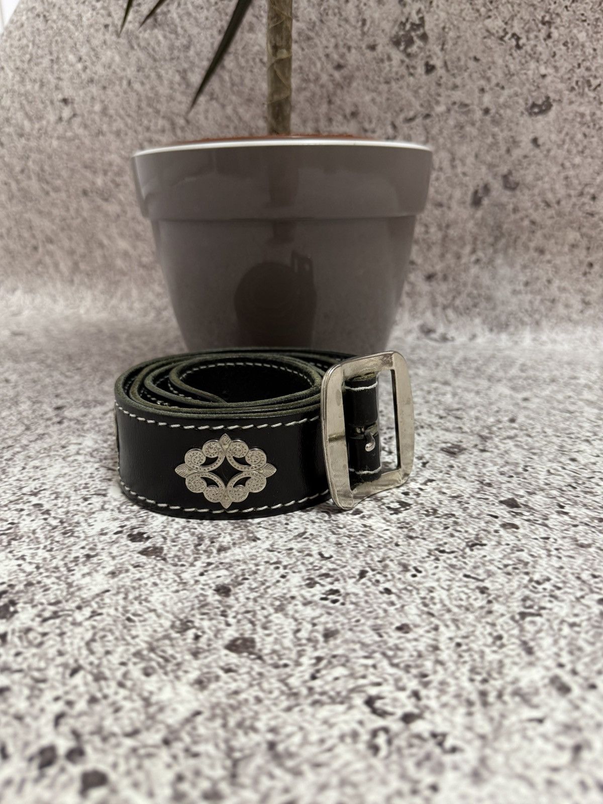 Etro Vintage Luxury Etro Leather Cows Belt Japanese Brand Size ONE SIZE - 2 Thumbnail
