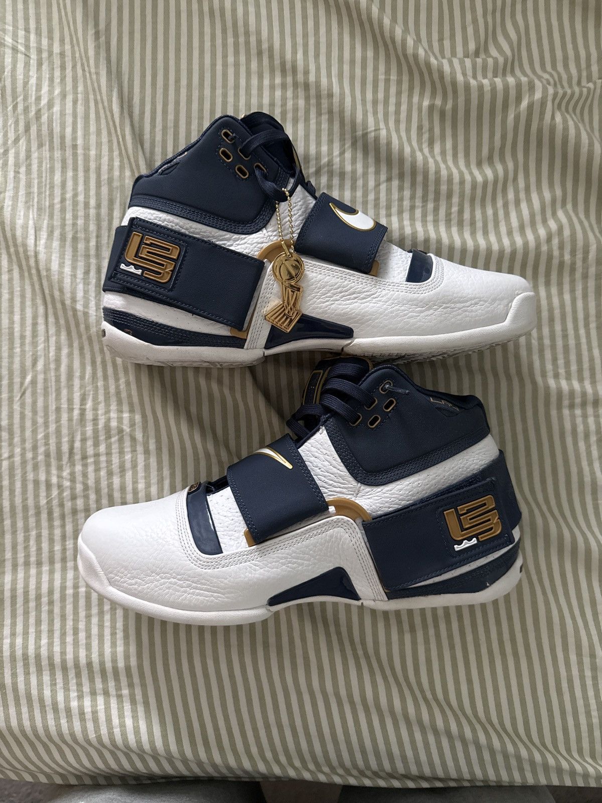 Nike Nike LeBron Zoom Soldier 1 Think 16 Size US 11.5 / EU 44-45 - 1 Thumbnail