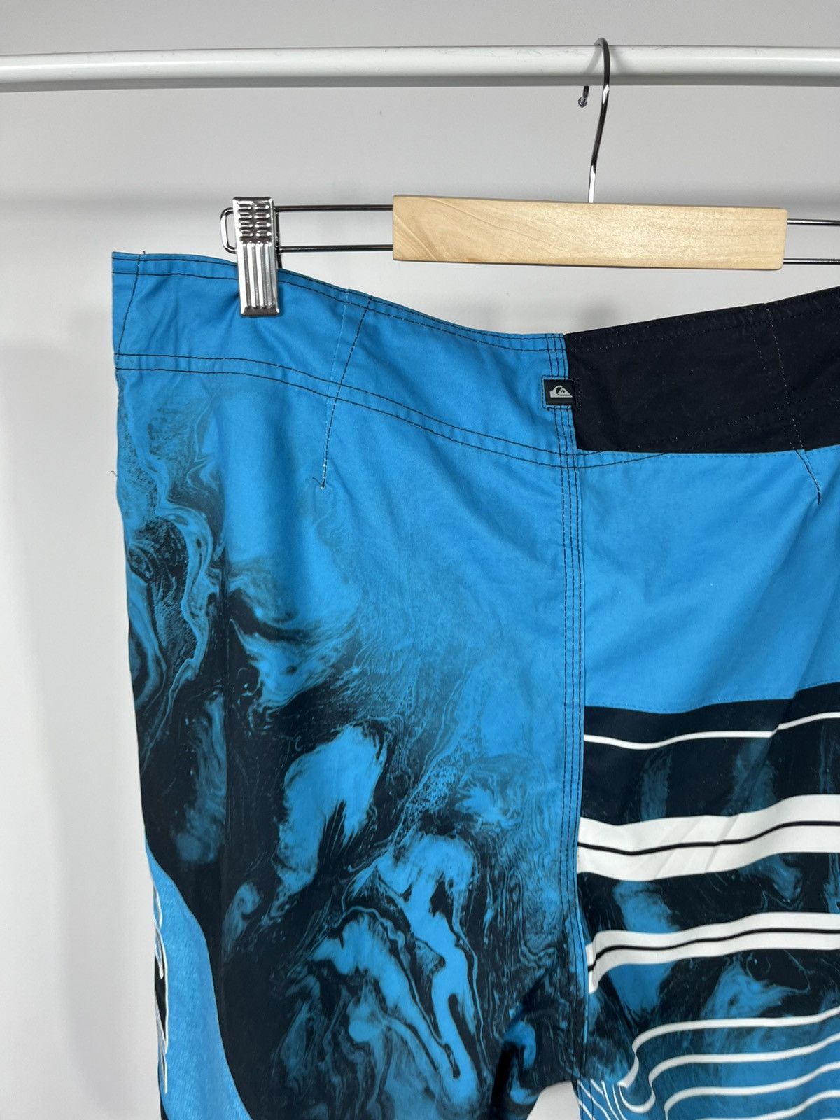 Quiksilver Quiksilver Board Shorts Blue Black Striped Surf Swim Trunks Size US 34 / EU 50 - 11 Thumbnail