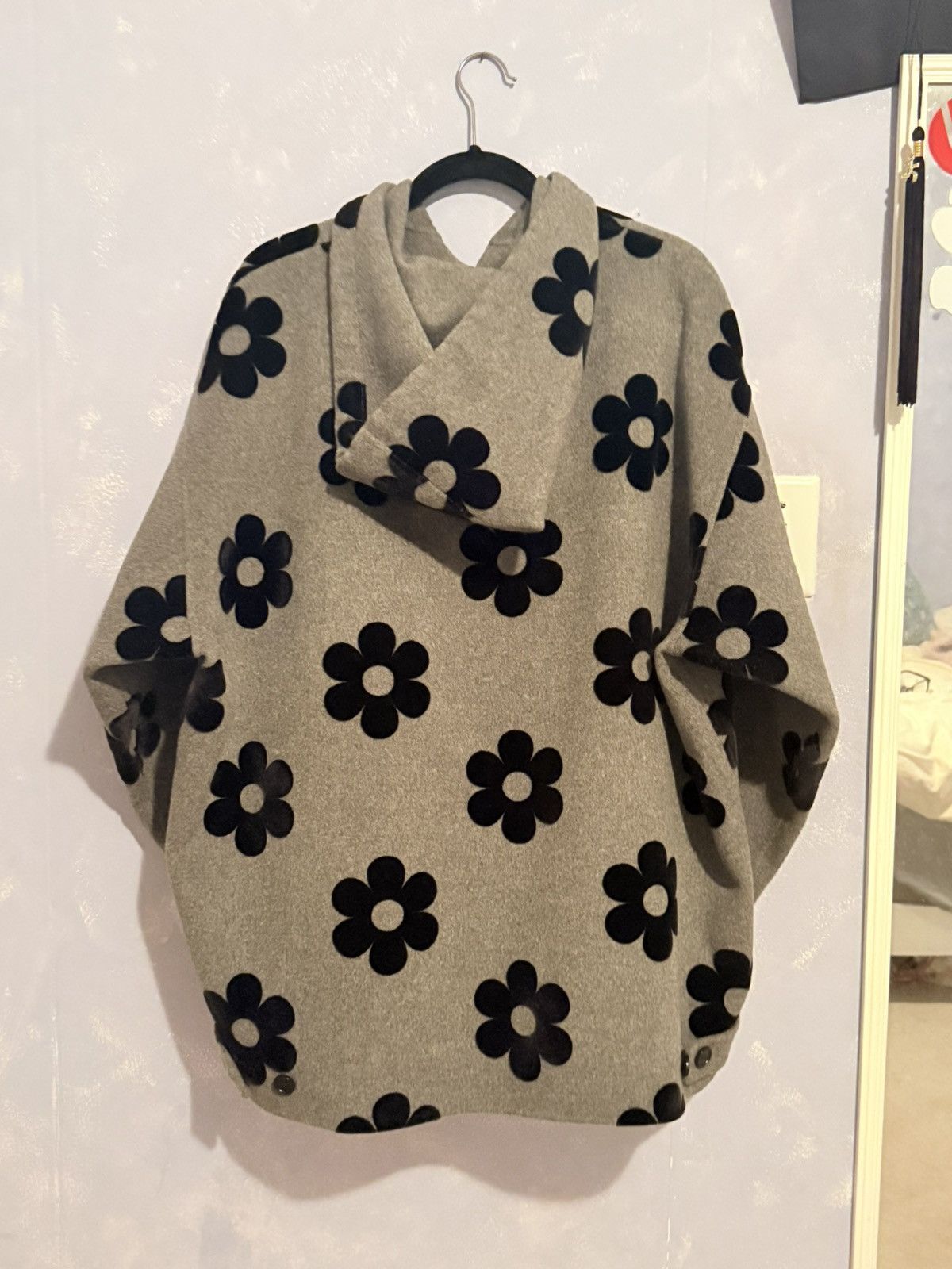 Acne Studios Acne Studios Gray Flower Hoodie Size US S / EU 44-46 / 1 - 2 Thumbnail