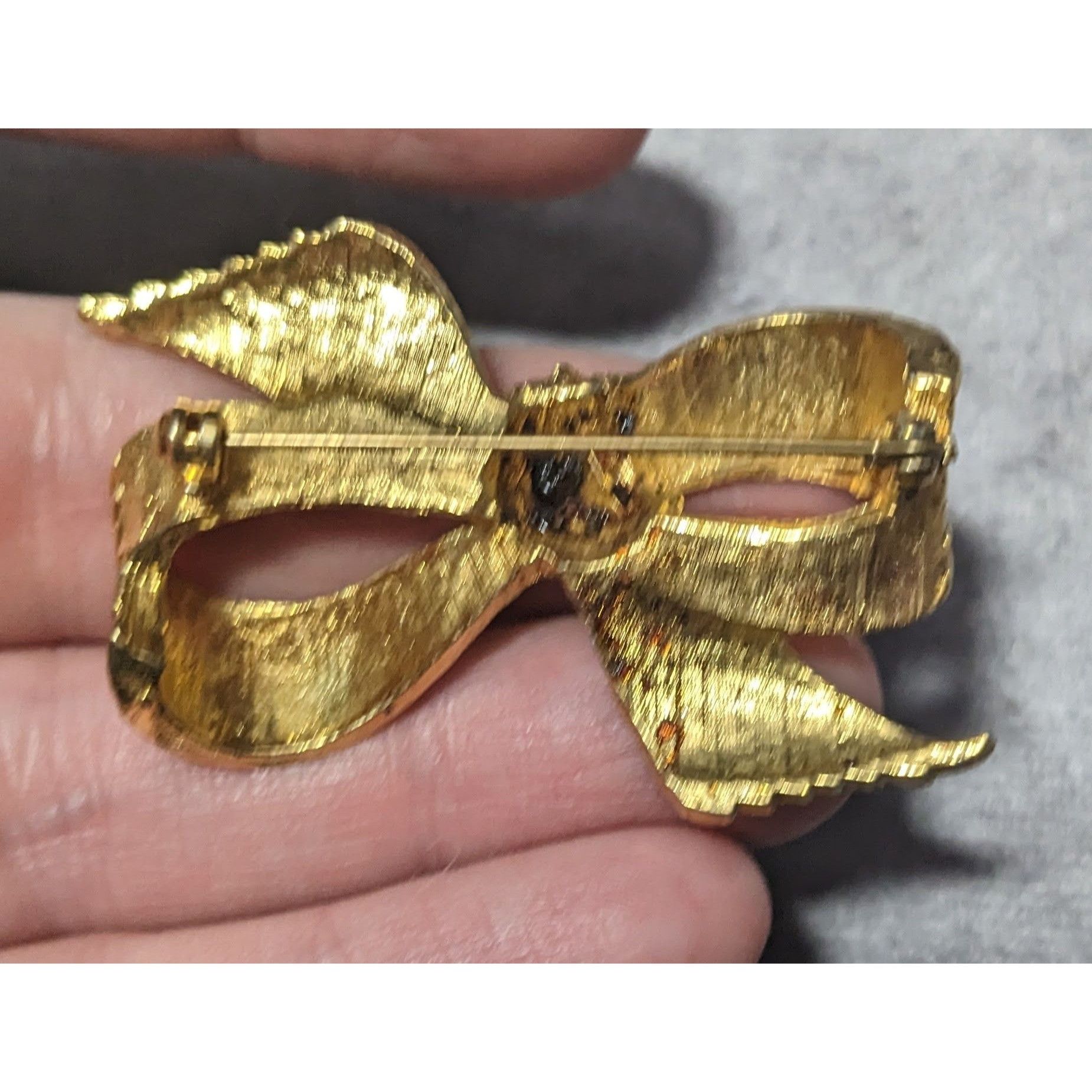 Other Vintage Bow Shaped Gold Tone Metal Brooch Size ONE SIZE - 3 Thumbnail