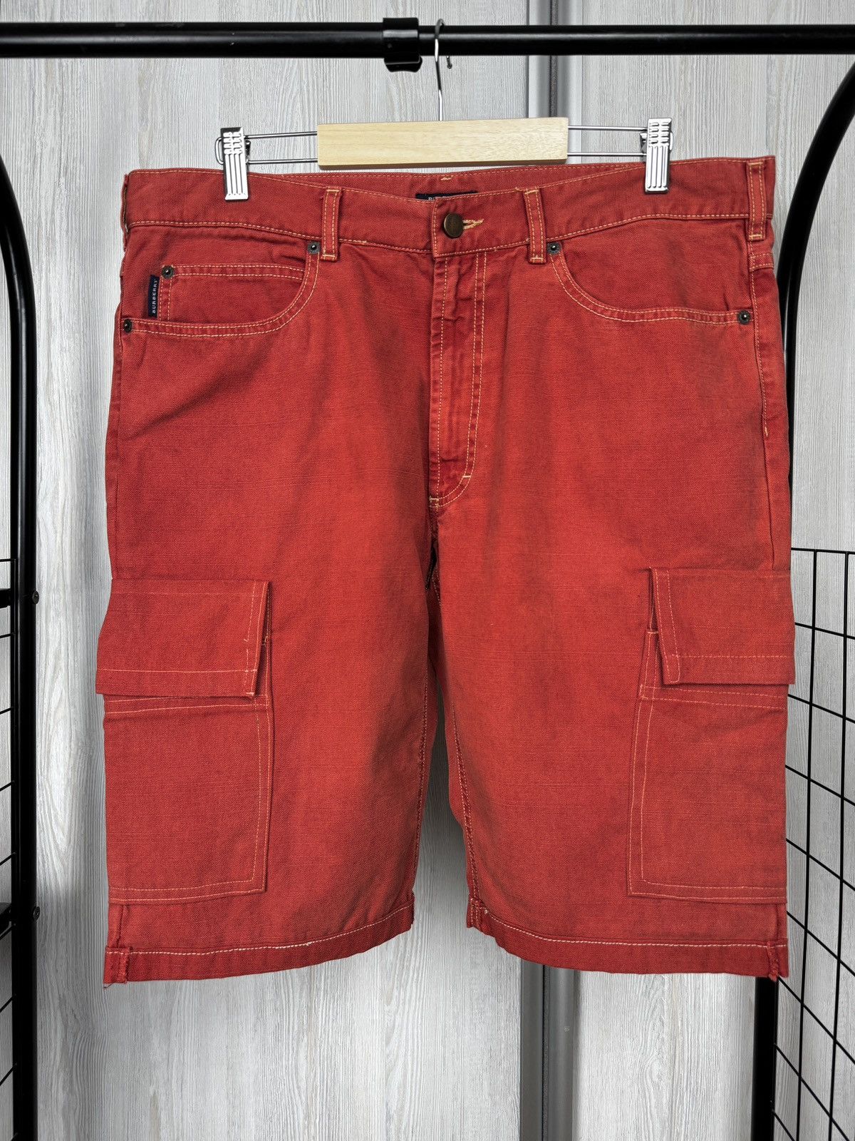 Burberry Burberry London brick red cotton cargo nova check shorts Size US 38 / EU 54 - 2 Thumbnail