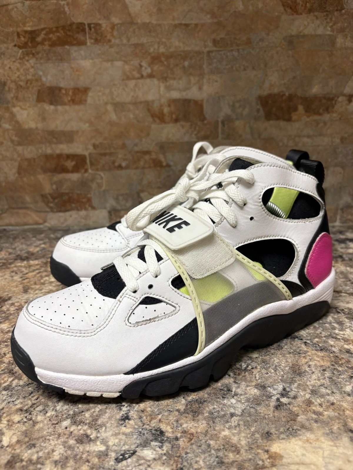 Nike Nike Air Trainer Huarache Fuchsia Volt 679083-109 Size 9 Size US 9 / EU 42 - 1 Thumbnail
